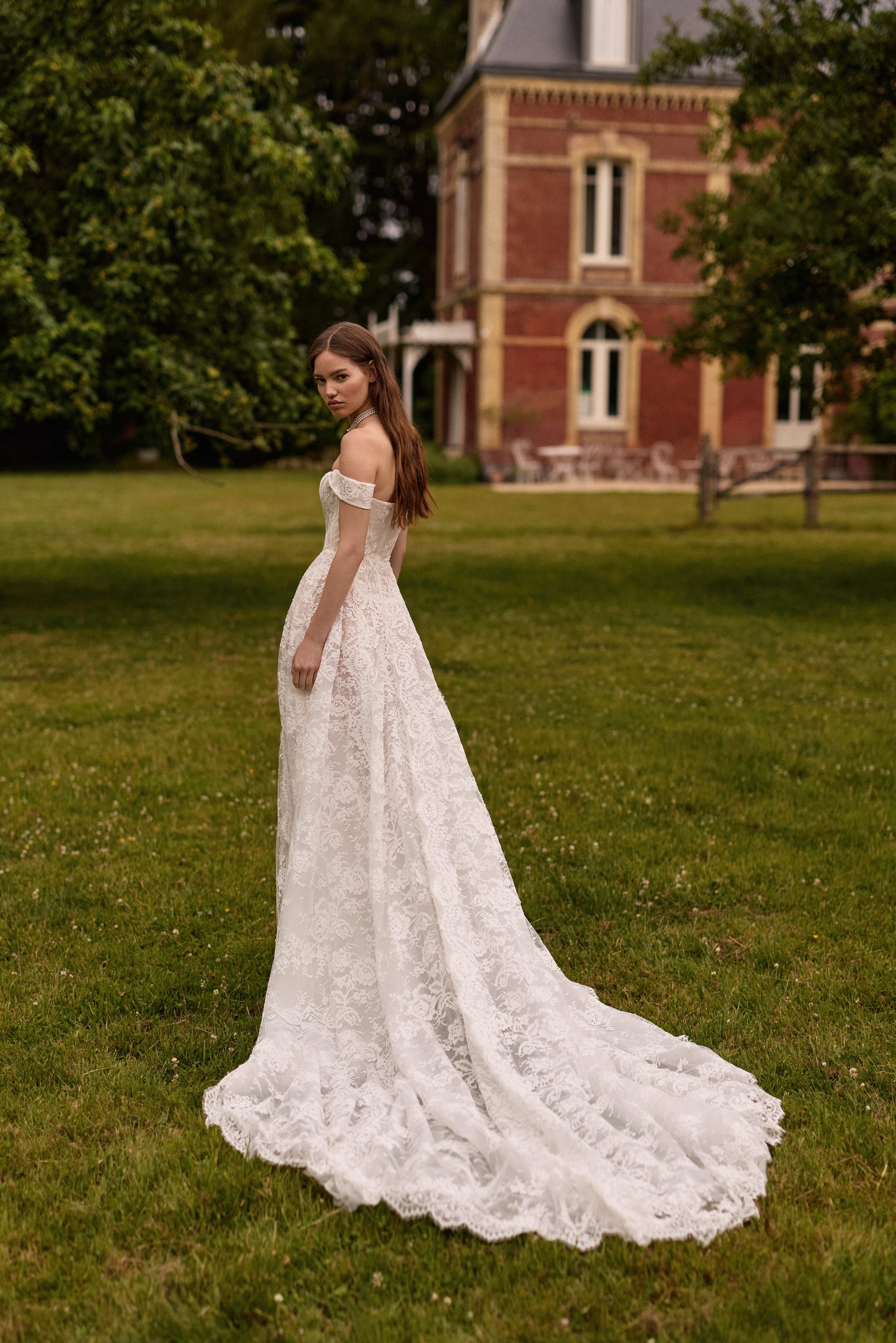 Glacerin Milla Nova Wedding Dress.jpeg