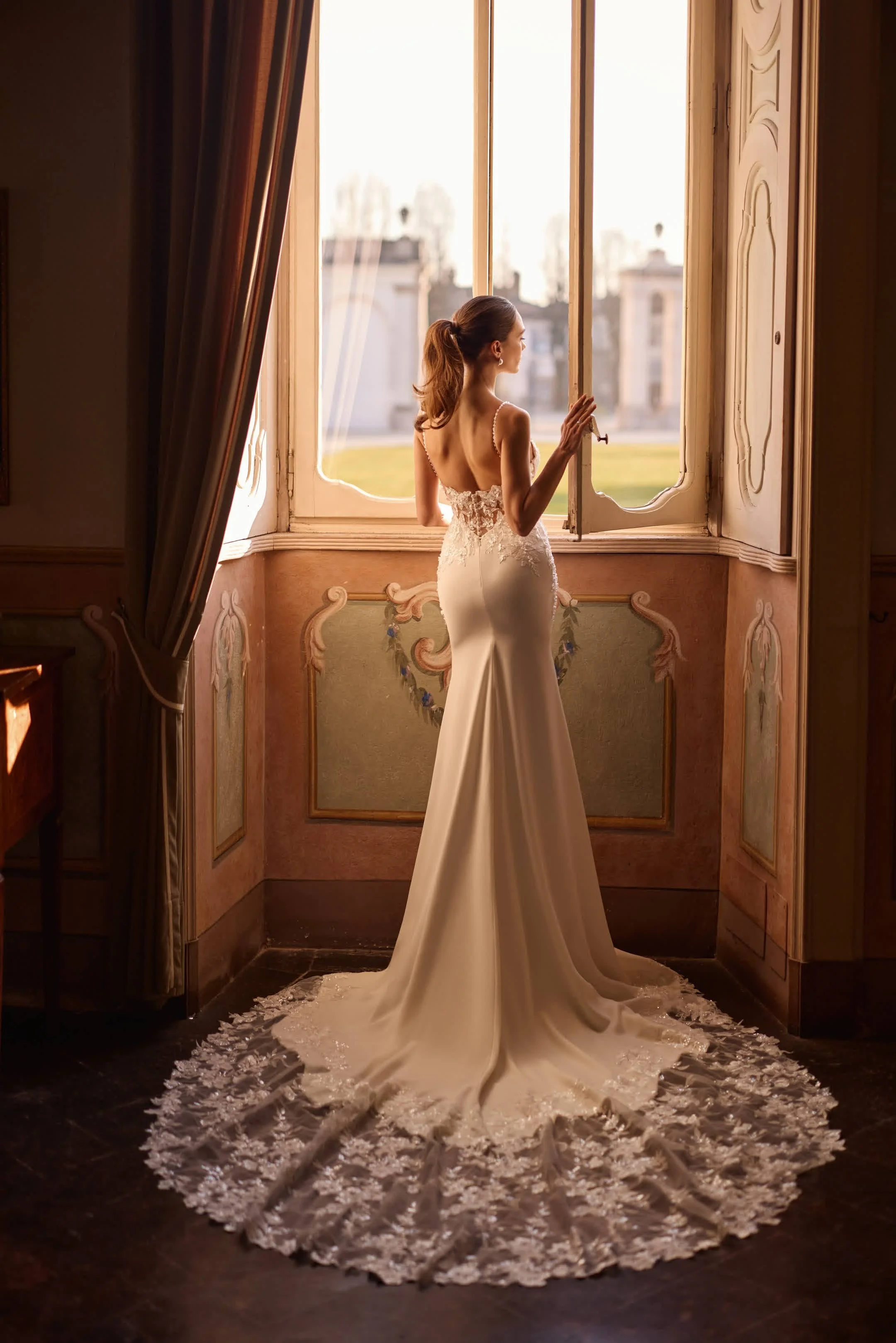 Ari Villoso_Manuella_Cathedral Train Wedding Dress.webp