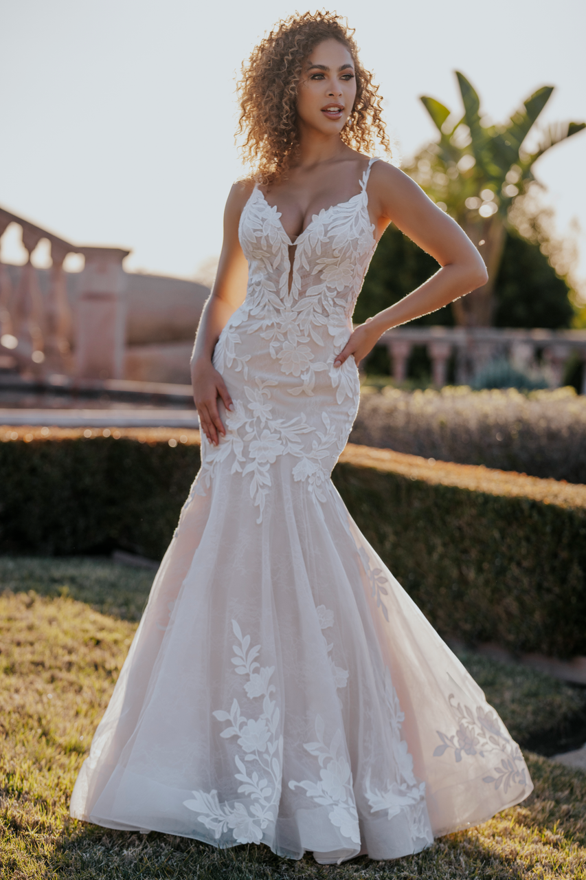 AllureBridals_A1156_Lace Bridal Gown.png