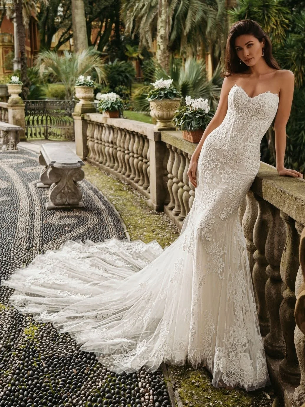 27_Enzoani_Web_WILLOW-D_1Fro.jpg