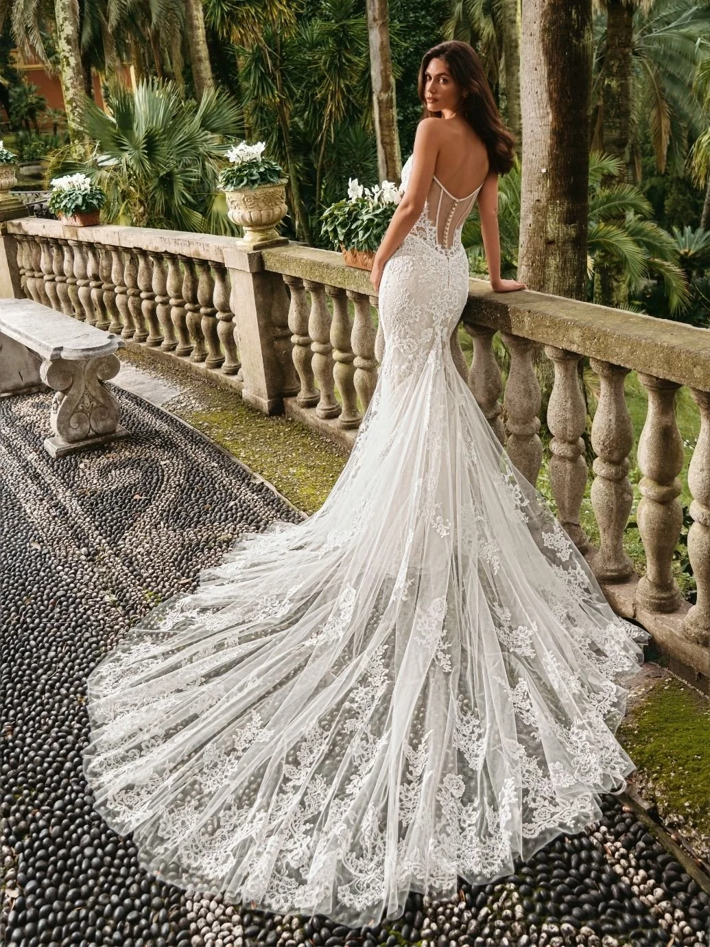 27_Enzoani_Web_WILLOW-D_Bac.jpg