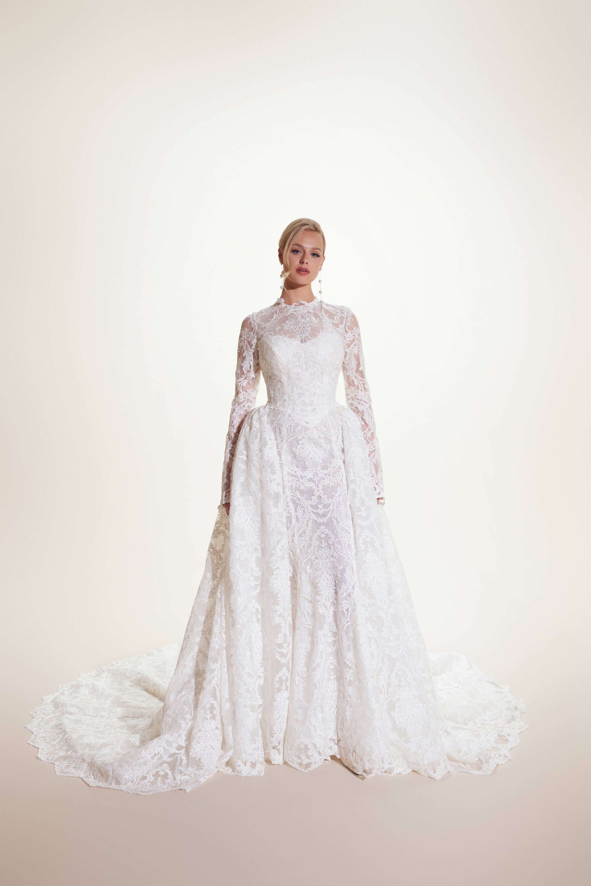 15_Valeria_Yumi bridal shops.jpg