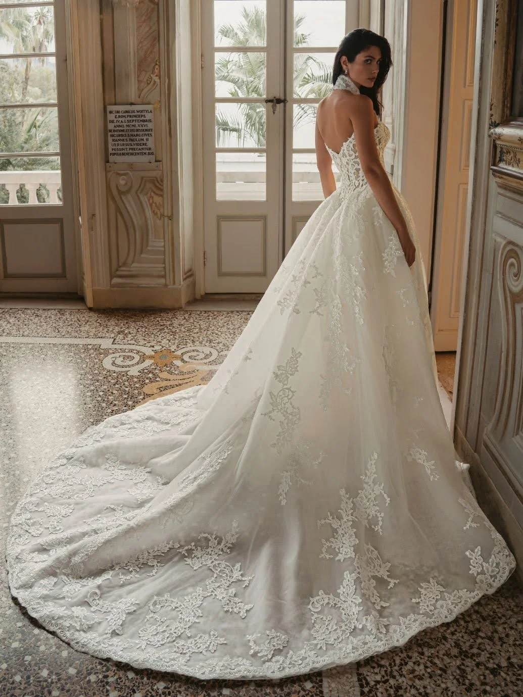 27_Enzoani_Web_WENDY_Bac.jpg