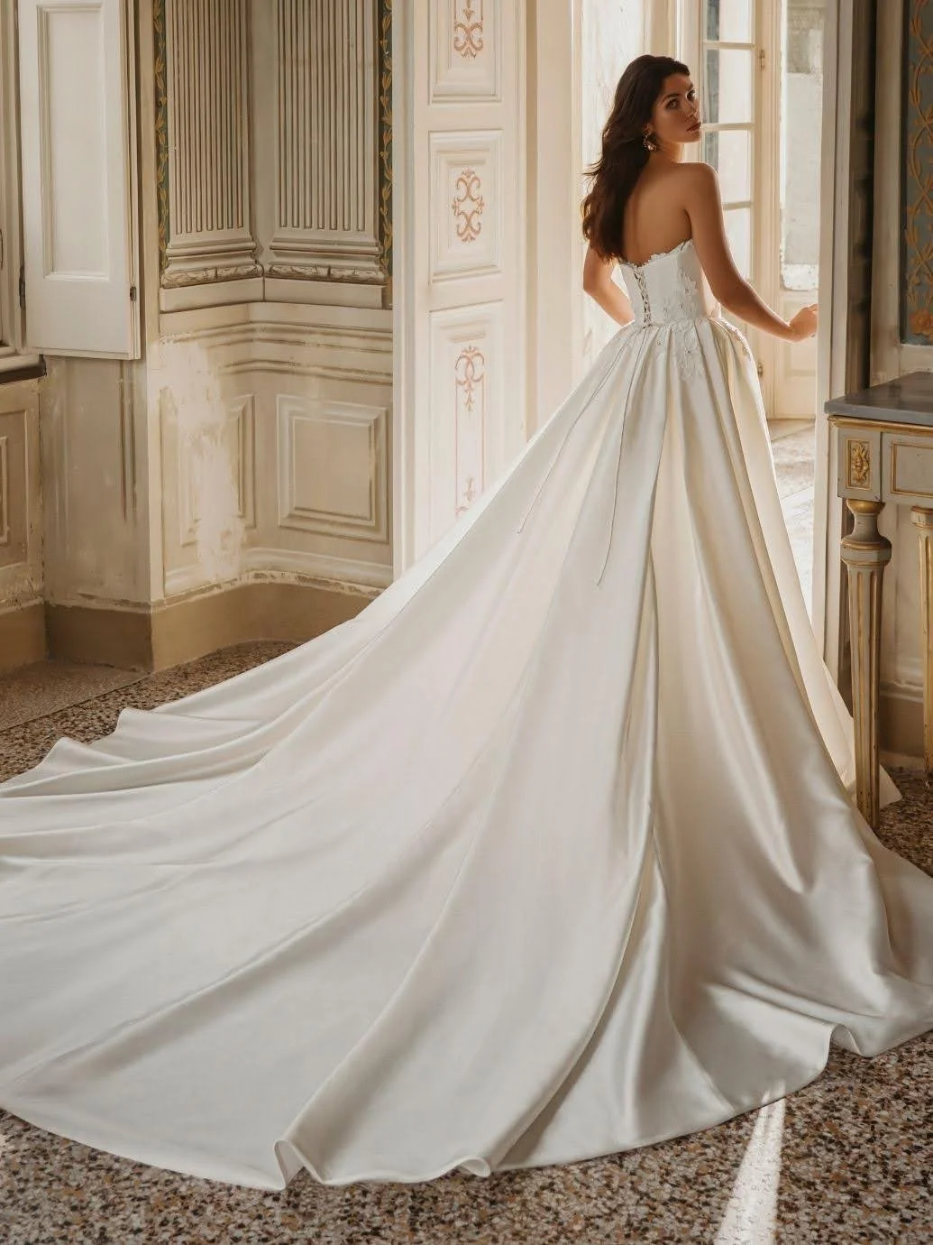 27_Enzoani_Web_WILOMINA_Bac.jpg
