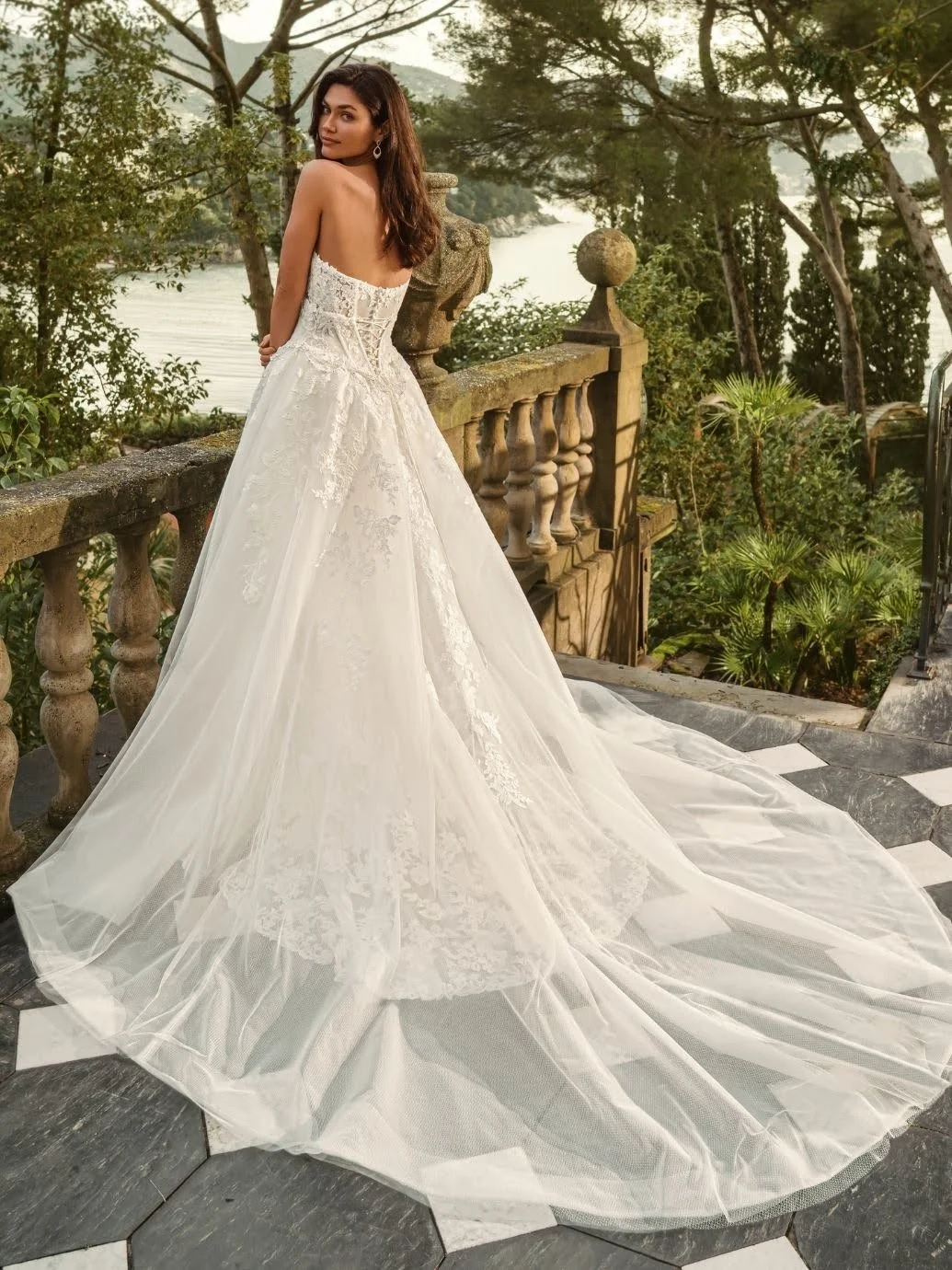27_Enzoani_Web__WALINA_Bac.jpg