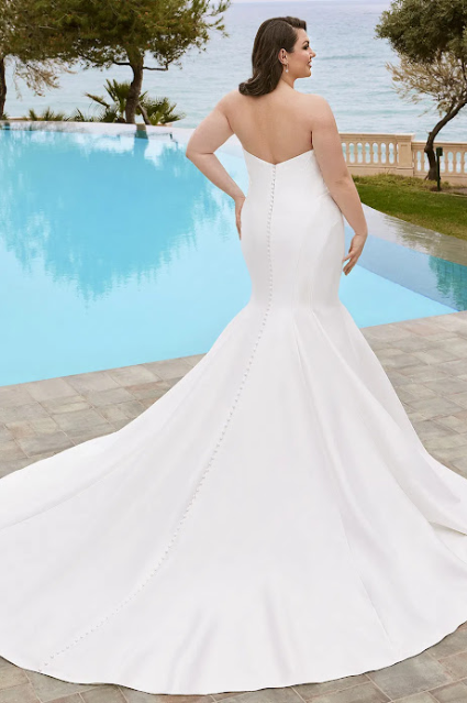 Portrait_Gloriana_Back.png