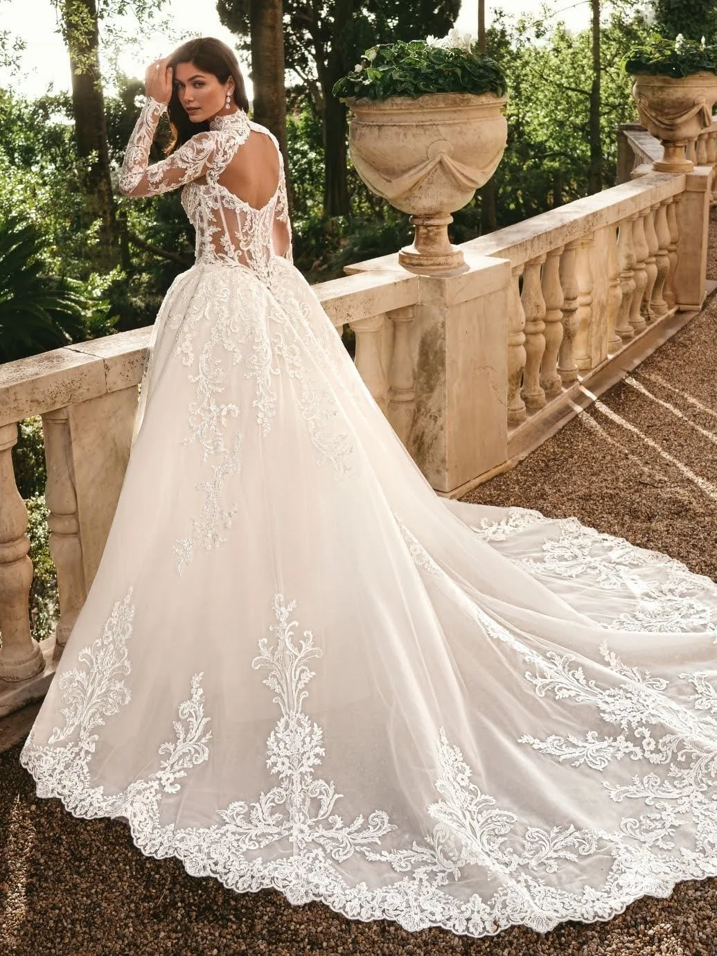 27_Enzoani_Web_WYNN_Bac.jpg