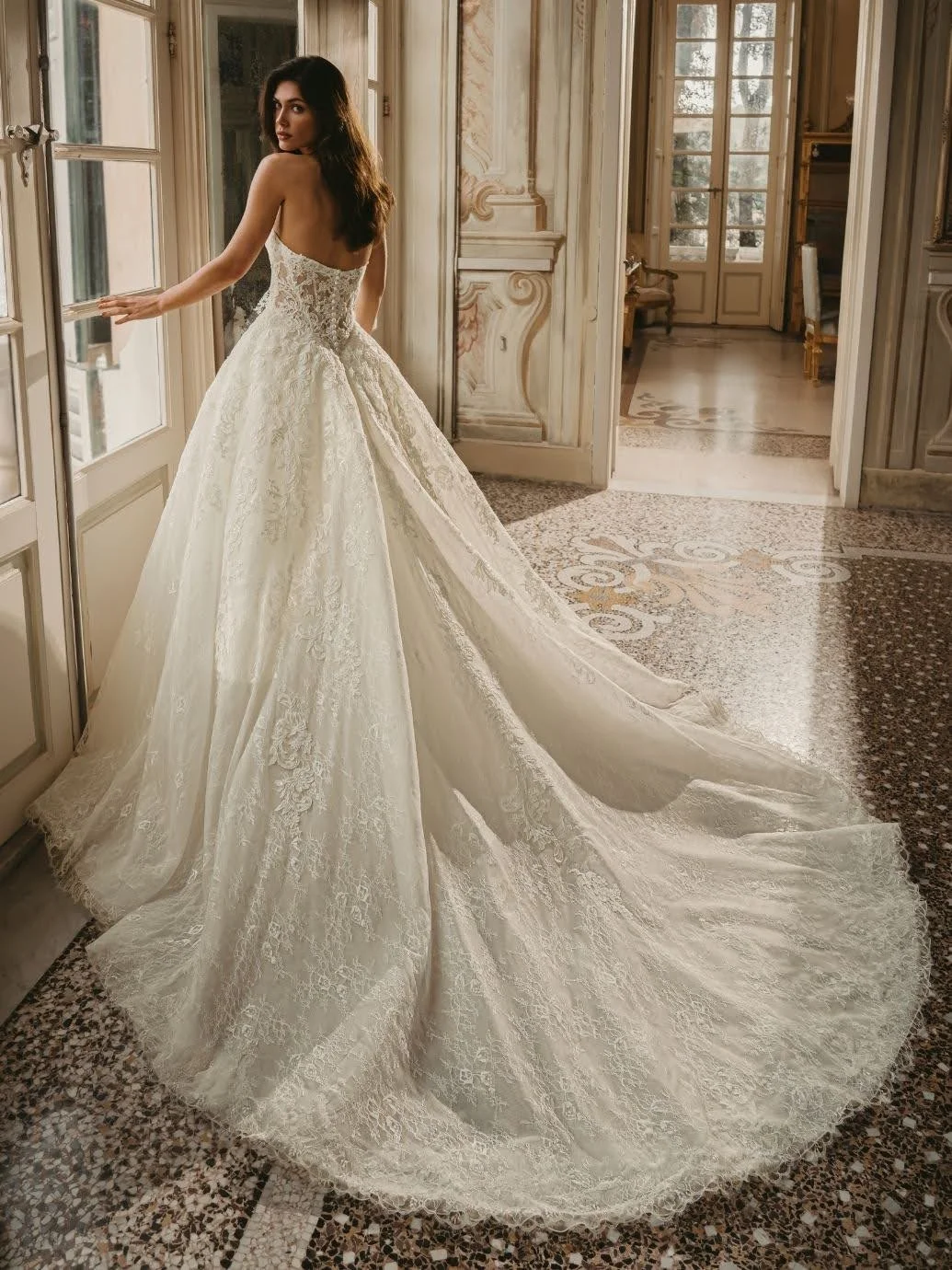 27_Enzoani_Web_WEST_Bac.jpg