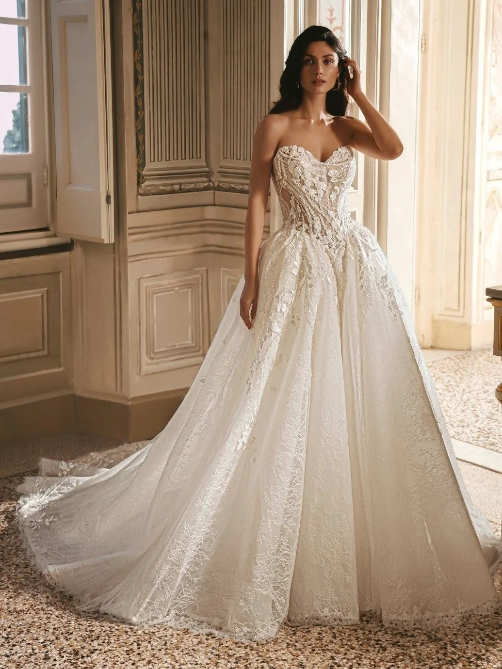 27_Enzoani_Web_WHITNEY_1Fro.jpg