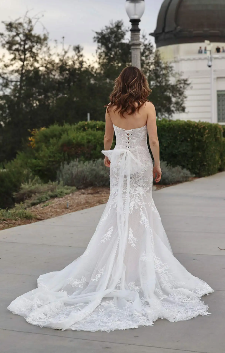 MartinaLiana_1620_Leafy Lace Wedding Dress.png