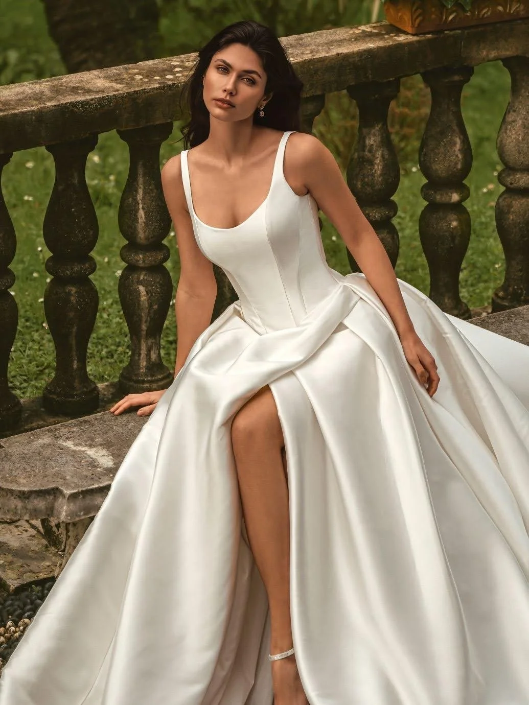 27_Enzoani_Web_WISTERIA_Clo1.jpg