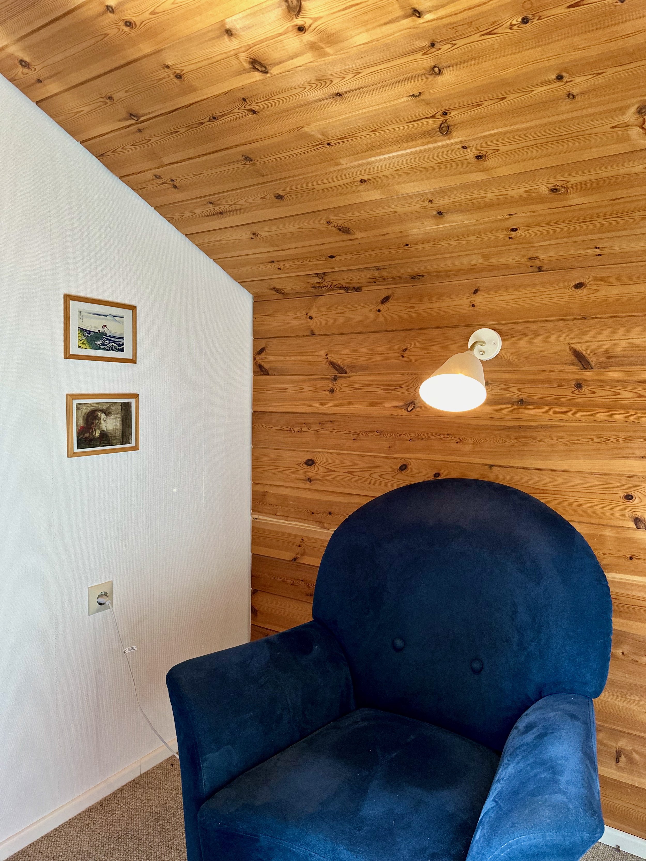 Schlafzimmer 4 im Dachgeschoss mit gemütlicher Leseecke im Ferienhaus Haus Grossmoos im Hochschwarzwald