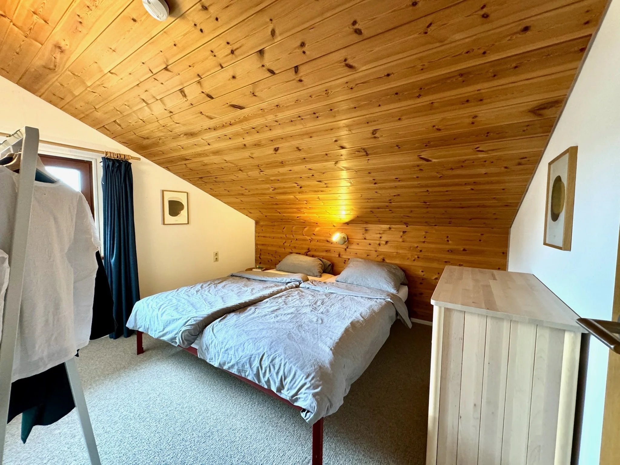 Schlafzimmer 3 im Dachgeschoss mit Doppelbett im Ferienhaus Haus Grossmoos im Hochschwarzwald