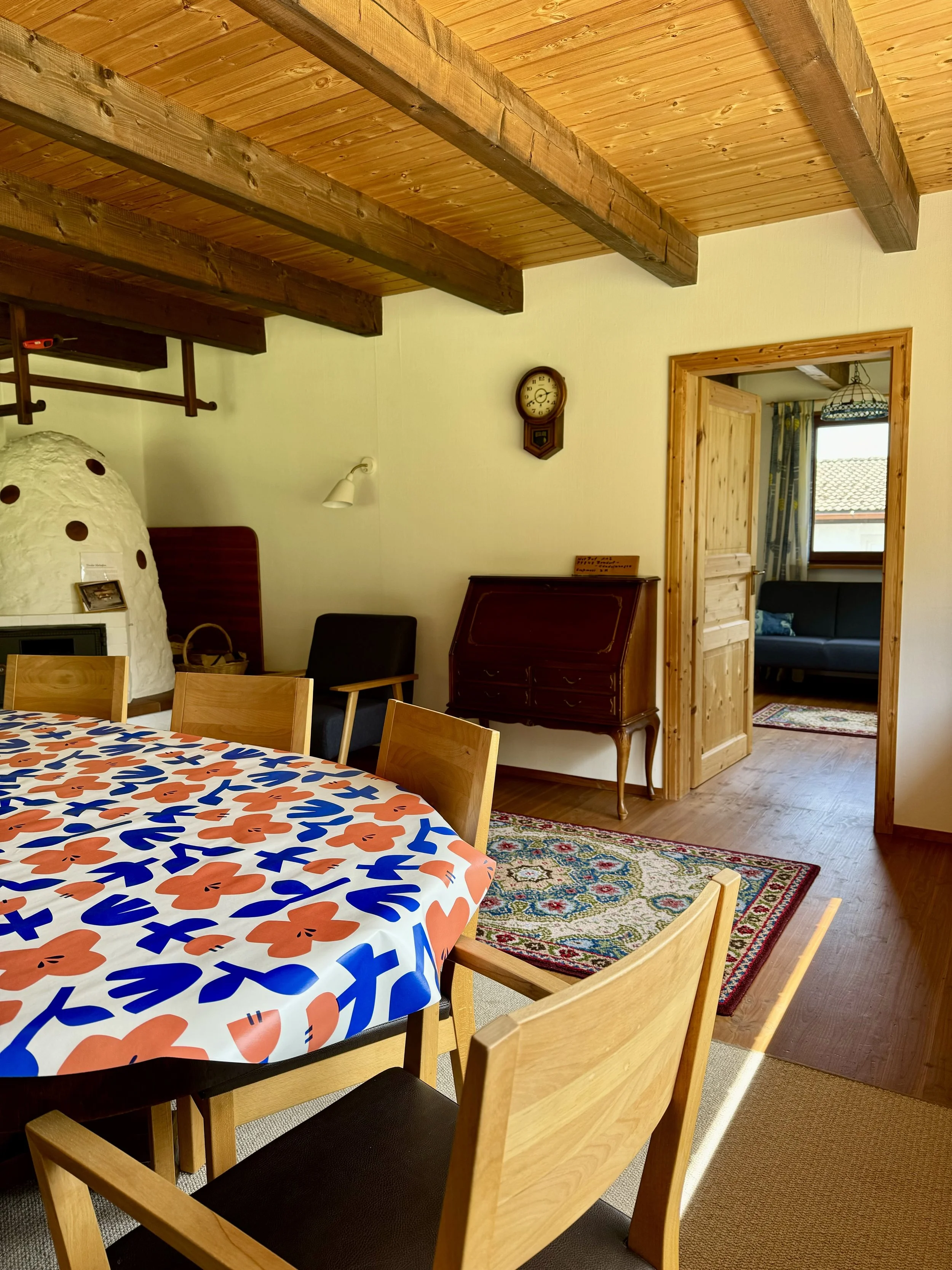 Wohnzimmer mit Esstisch im Ferienhaus Haus Grossmoos im Hochschwarzwald