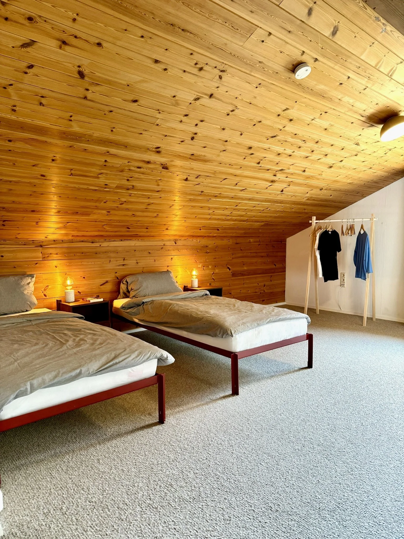 Schlafzimmer 4 im Dachgeschoss mit zwei Einzelbetten im Ferienhaus Haus Grossmoos im Hochschwarzwald