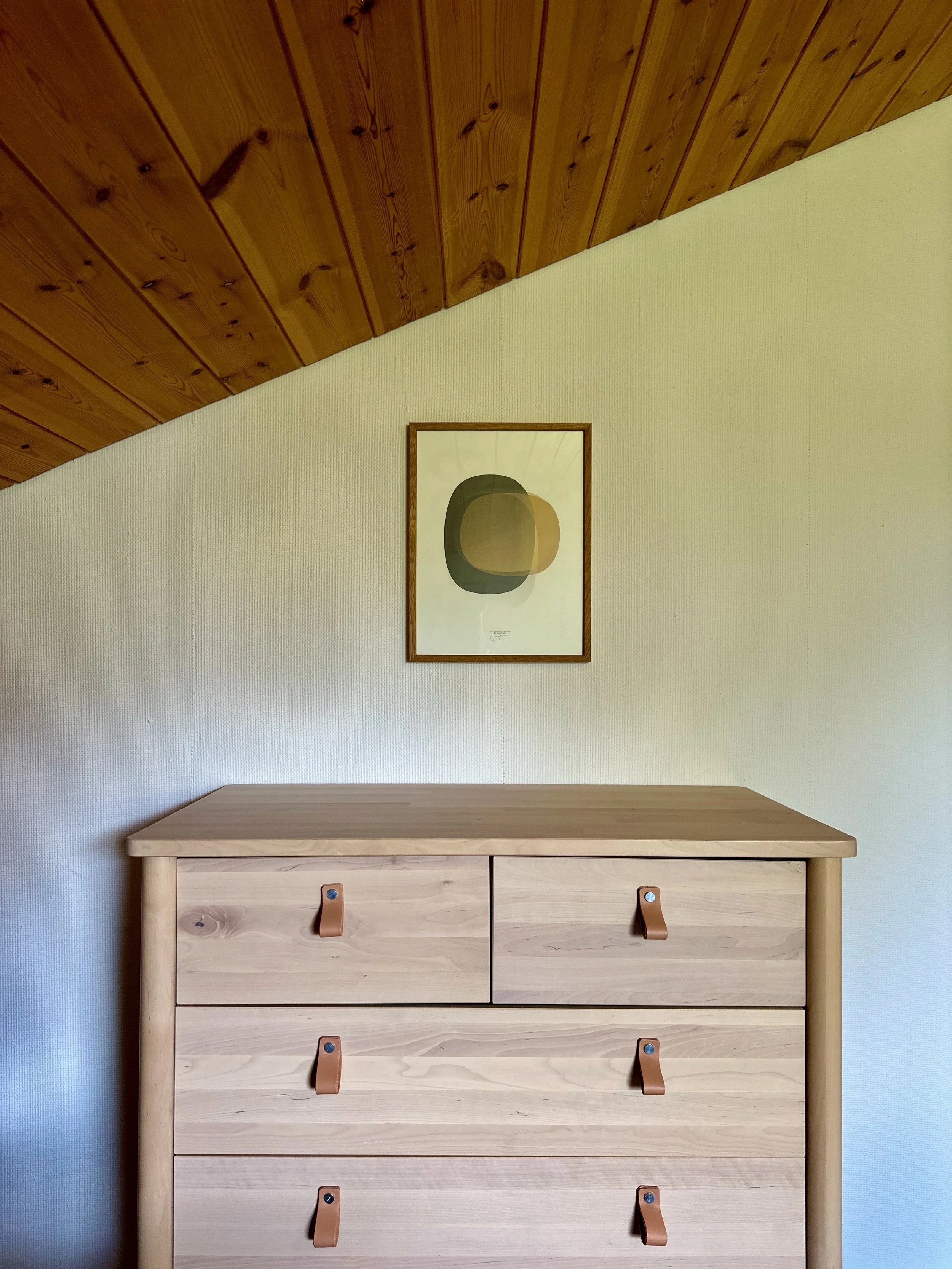 Schlafzimmer 3 im Dachgeschoss mit Kommode im Ferienhaus Haus Grossmoos im Hochschwarzwald