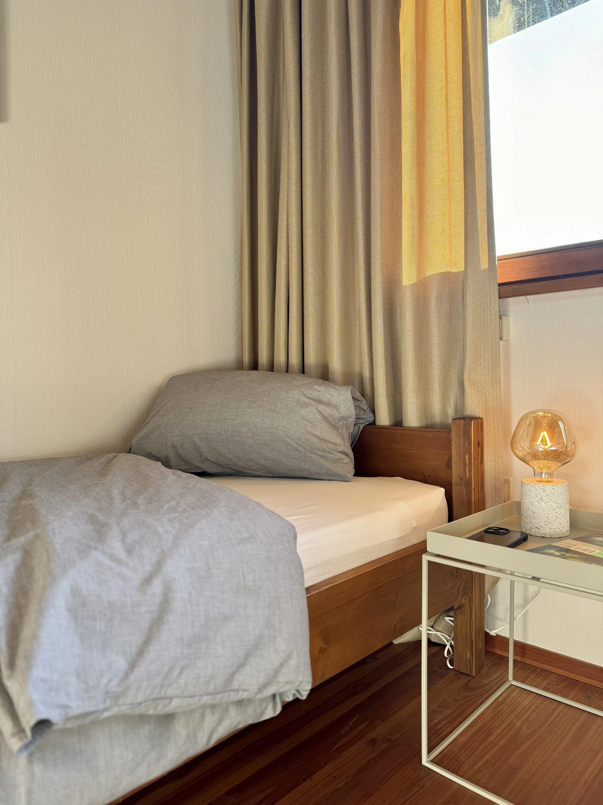 Schlafzimmer 2 mit zwei Einzelbetten im Erdgeschoss im Ferienhaus Haus Grossmoos im Hochschwarzwald