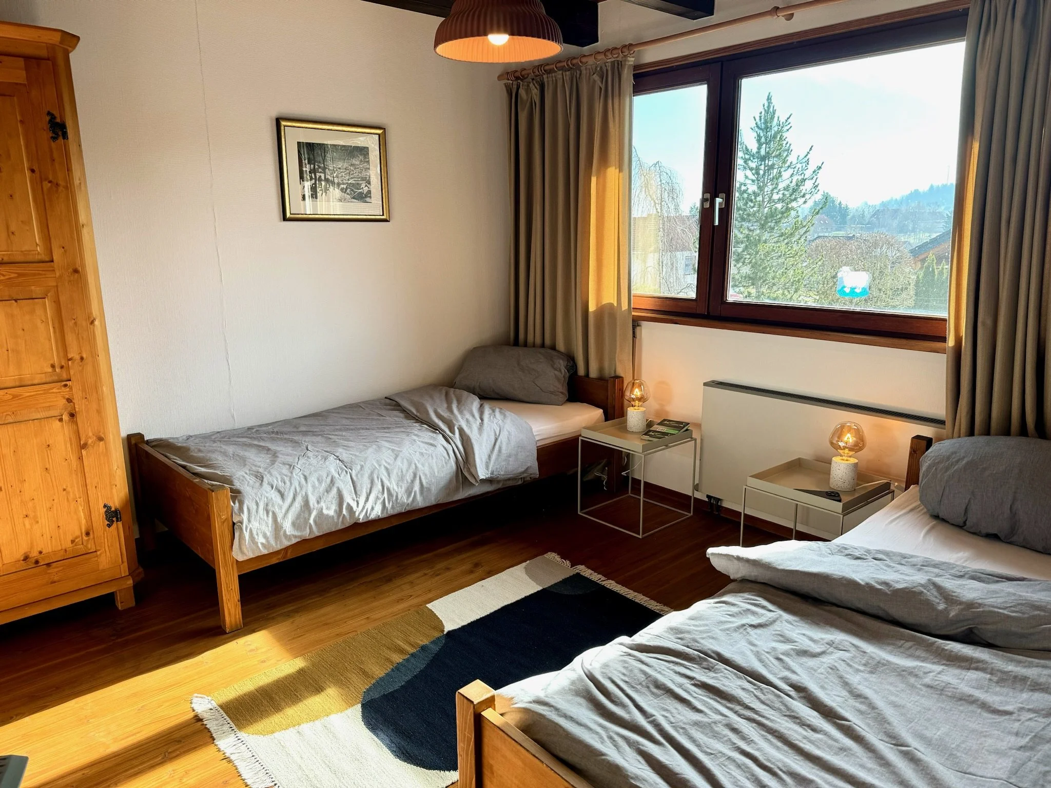 Schlafzimmer 2 mit zwei Einzelbetten im Erdgeschoss im Ferienhaus Haus Grossmoos im Hochschwarzwald