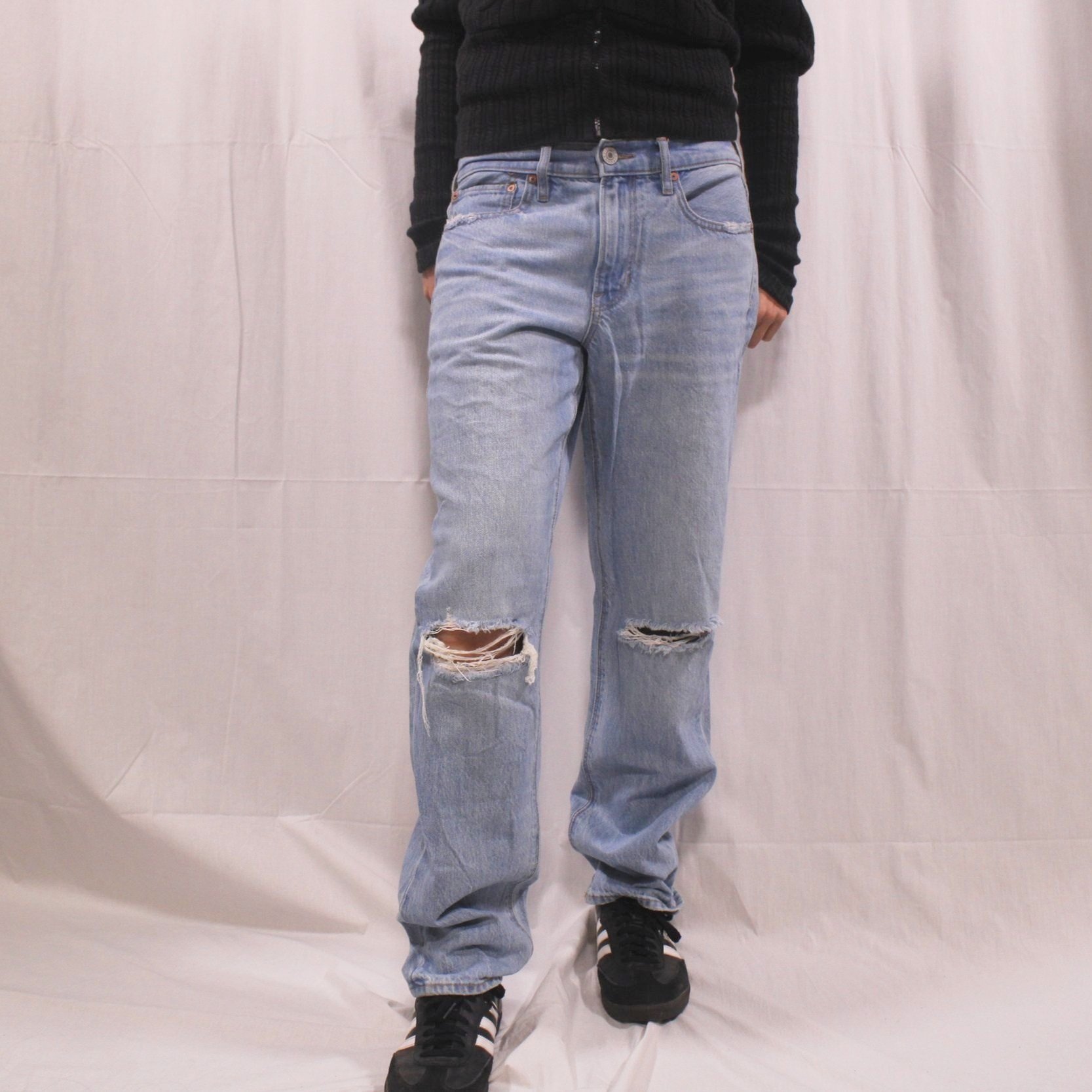 American Eagle 90s Straight Ripped Jeans