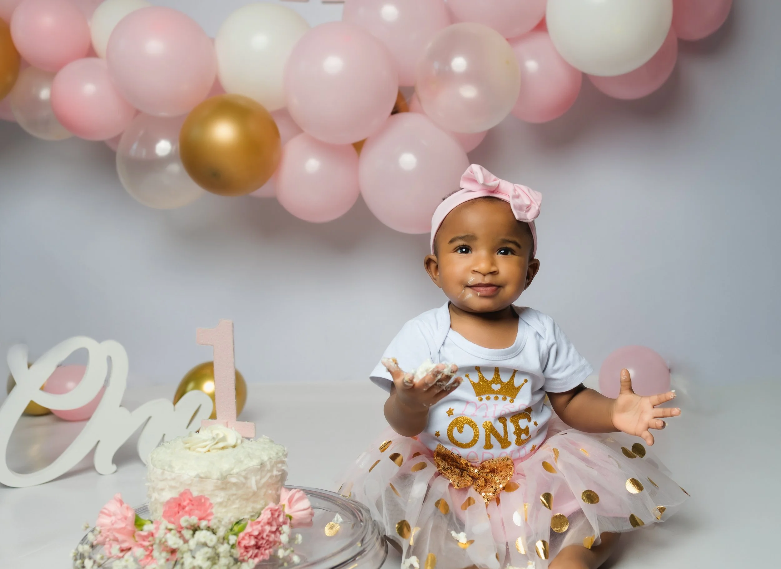 2025_PiximuzePhoto_CakeSmash (6) Reedit26-Final.jpg