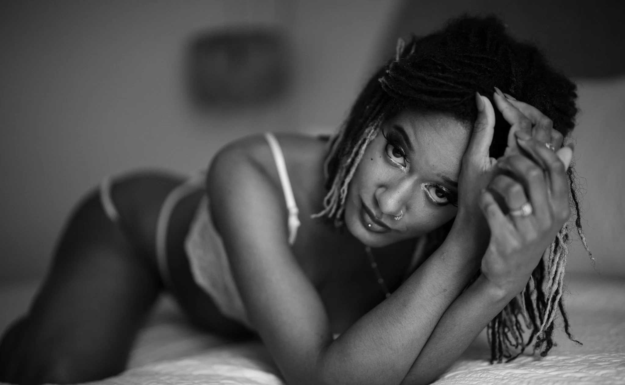 Black and white boudoir beauty.jpg