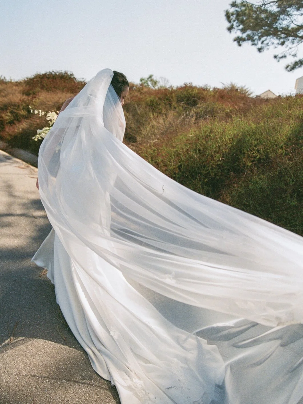Wind 🤝 portrait time

Call me crazy but I love some wind during portraits. It gives life to every dress &amp; veil - the movement we couldn&rsquo;t possibly try to manufacture