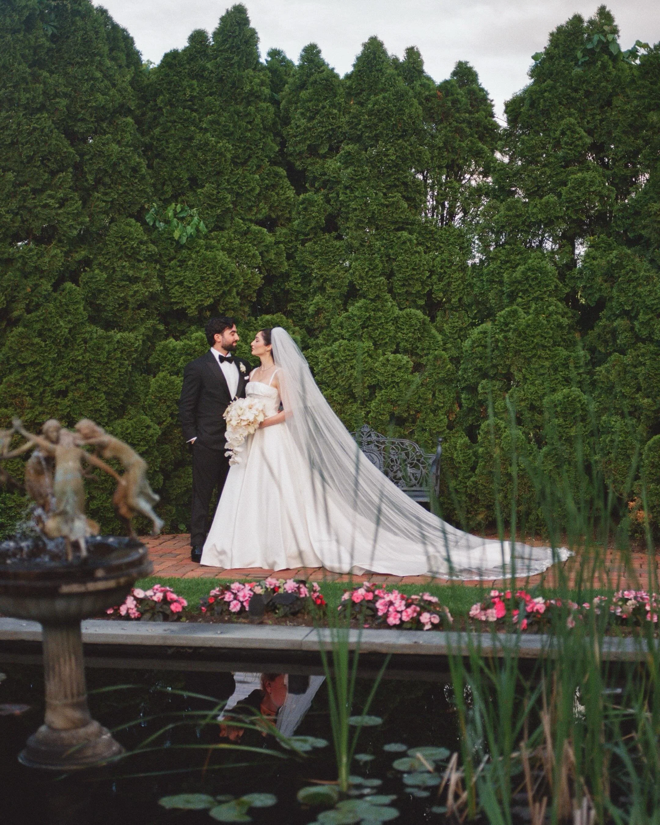 Sara &amp; Sal&rsquo;s timeless wedding! Every being detail thought of, created the most elegant environment to celebrate their love with dear family and friends 🤍 I love reliving this day!

Photography: @ruthiemartin_photo
2nd photographer: @okcrow
