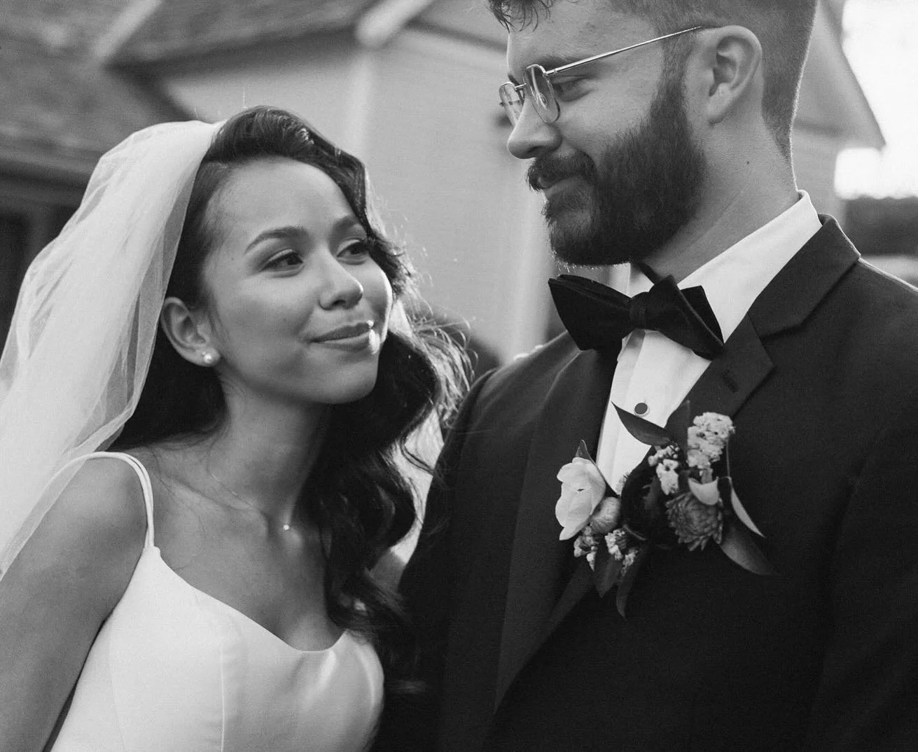 From the archives, a day that aged so well with time. I feel like I&rsquo;m always searching for how to bottle up nostalgia into each wedding gallery. For Hannah &amp; Duncan it was their retro choices from Hannah&rsquo;s old glam hair, maximalist ve