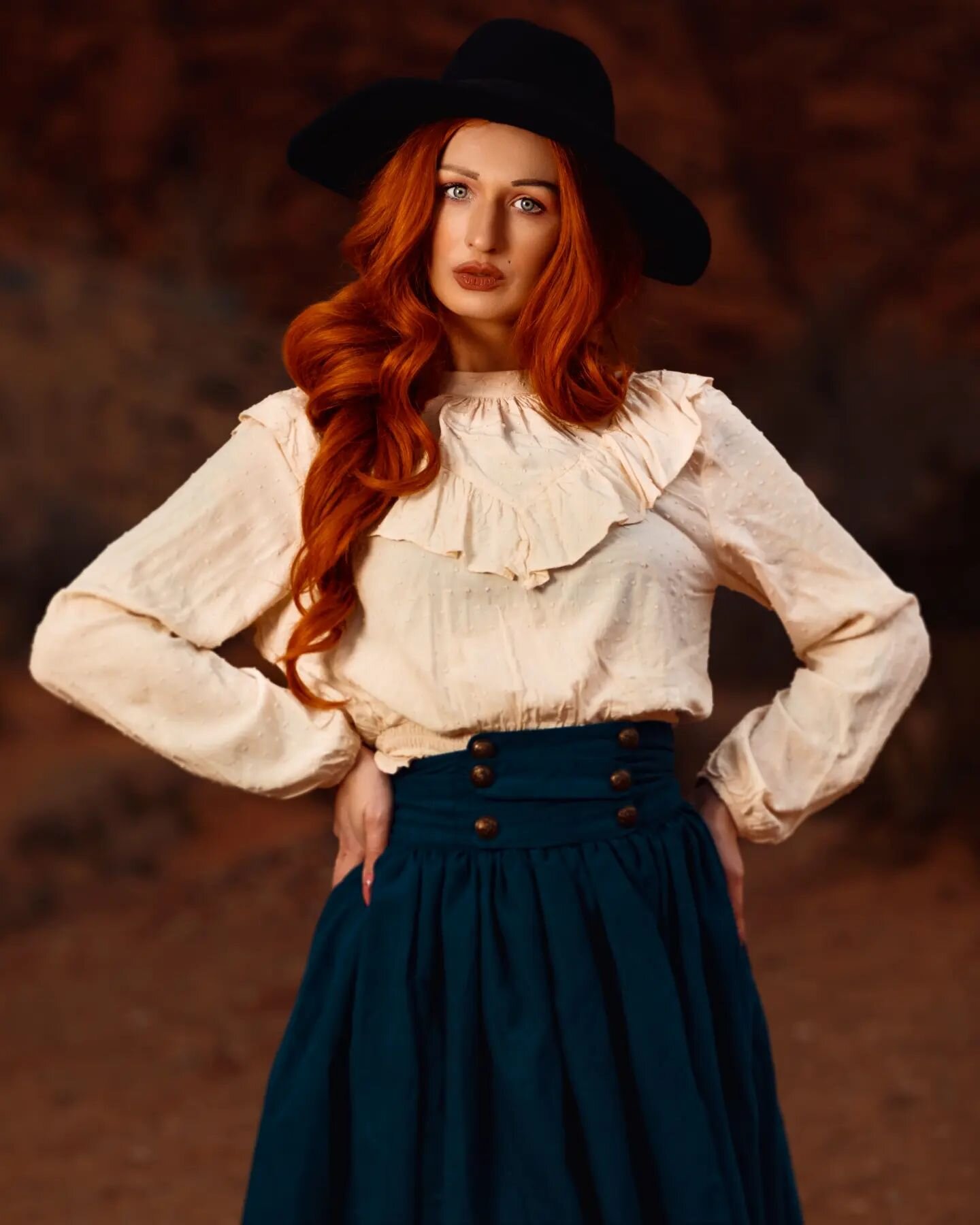 👩&zwj;🦰👢🌅 Feeling those Oregon Trail vibes with @itssusanstarr 
▪️
🔸️Looking for portraits like these for your own branding/social media presence? 🤔
▪️
🔸️Message me for a free consultation! 👍
▪️
▪️
▪️
▪️▪️▪️▪️▪️▪️▪️▪️▪️▪️
👩&zwj;🦰@itssusanst