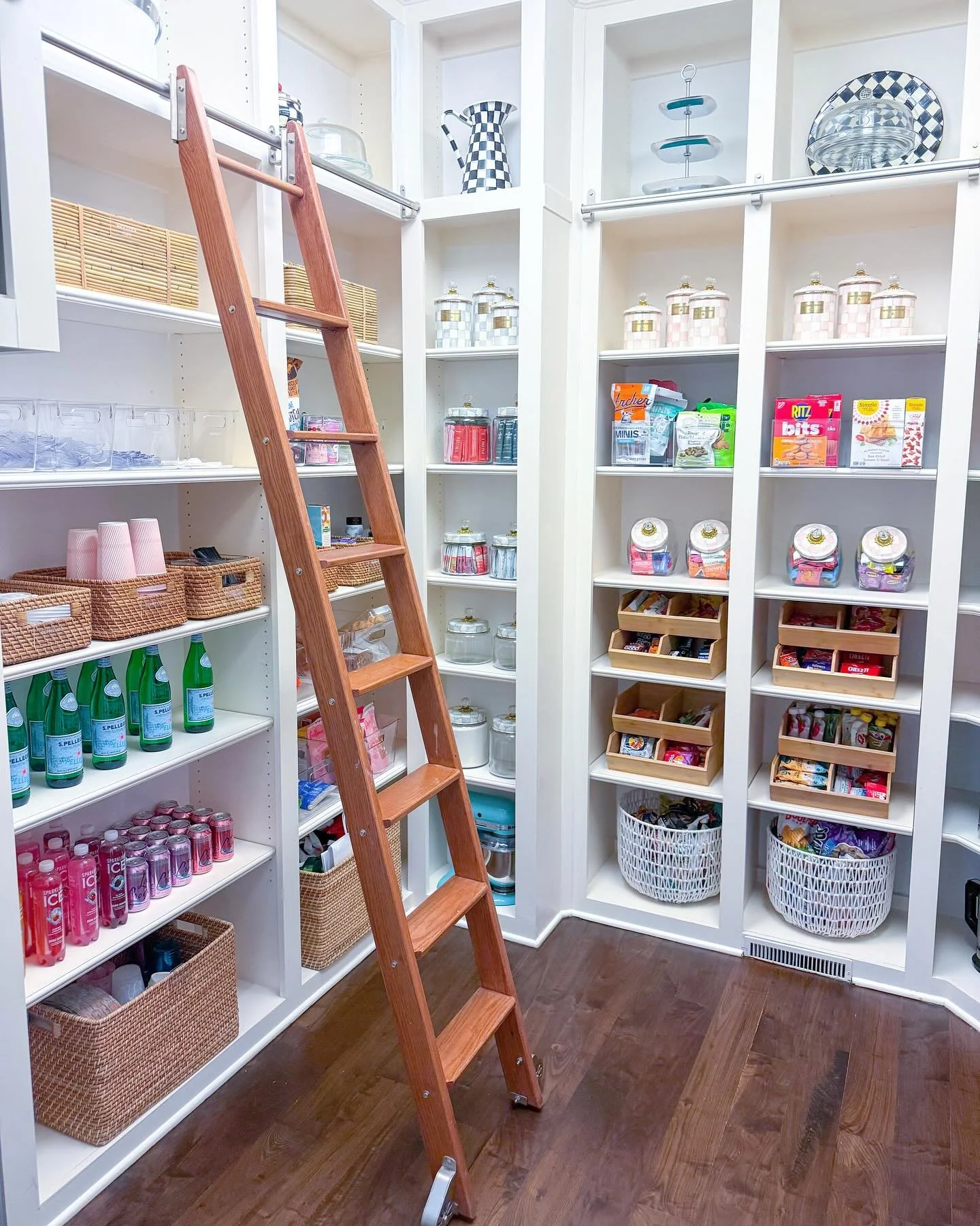 I never knew having a ladder in my pantry would be added to my bucket list, but here we are. 😍 This one-of-a-kind pantry deserved one-of-a-kind treatment and systems. We had so much fun organizing this space while taking the stress off of our client