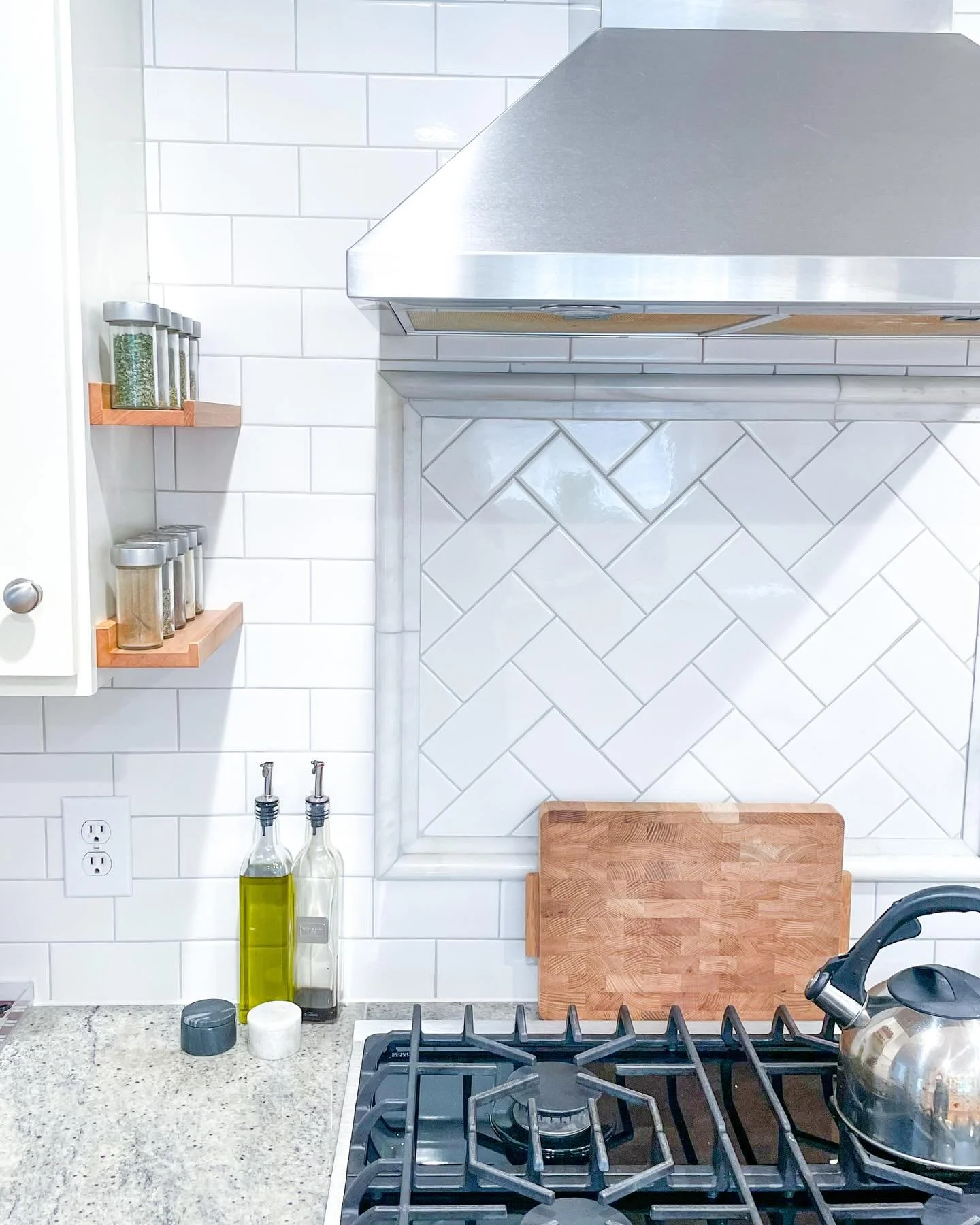 We&rsquo;ve got the custom touch! ✨ No space should be treated like a cookie cutter solution. Each family and home has individual needs and habits that we take into consideration when we design our storage solutions and systems. If you&rsquo;ve tried