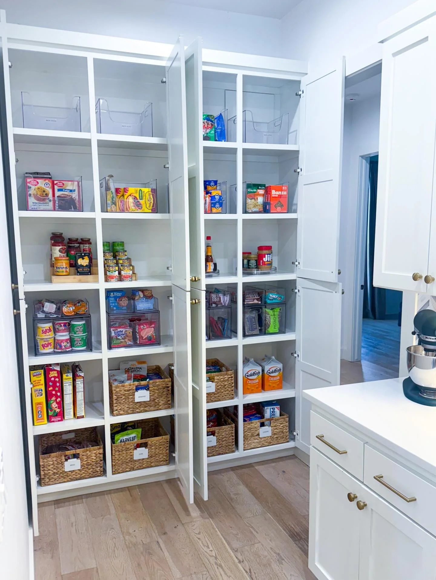 Another magical pantry moment brought to you by Labeled Living. With summer just around the corner we all know those snacks need to be intact, those summer night meals don&rsquo;t plan themselves and that pantry will be open to all of our neighborhoo