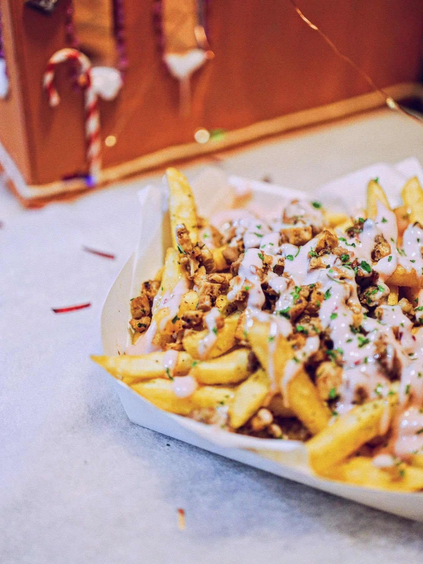 Our FESTIVE LOADED FRIES have been sprinkled with that Christmas magic ✨🎅🏻🎄
&pound;7.95
Switch fries with a herby seasoning topped with Garlic Sausage, Smoked Pancetta &amp; Cranberry Mayo
