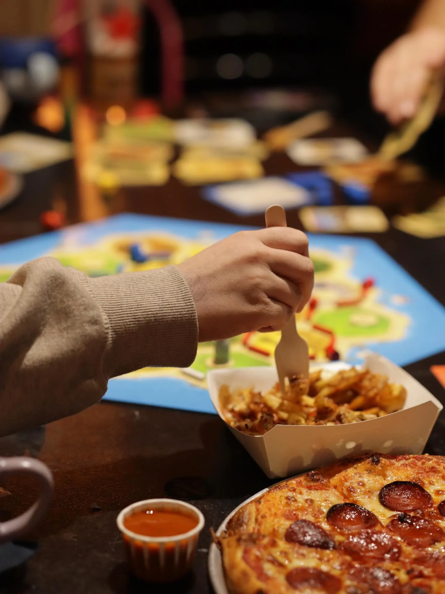 Pizza, loaded fries and a board game? Maybe a cocktail or 2? Come down this Bank Holiday weekend as we enter into our 3rd at Switch 🎈🎉🥳🎊🍻🥂🍸🍹
-
-
-
#switchsouthend #gaming #southendcocktails #smallbusiness #boardgames