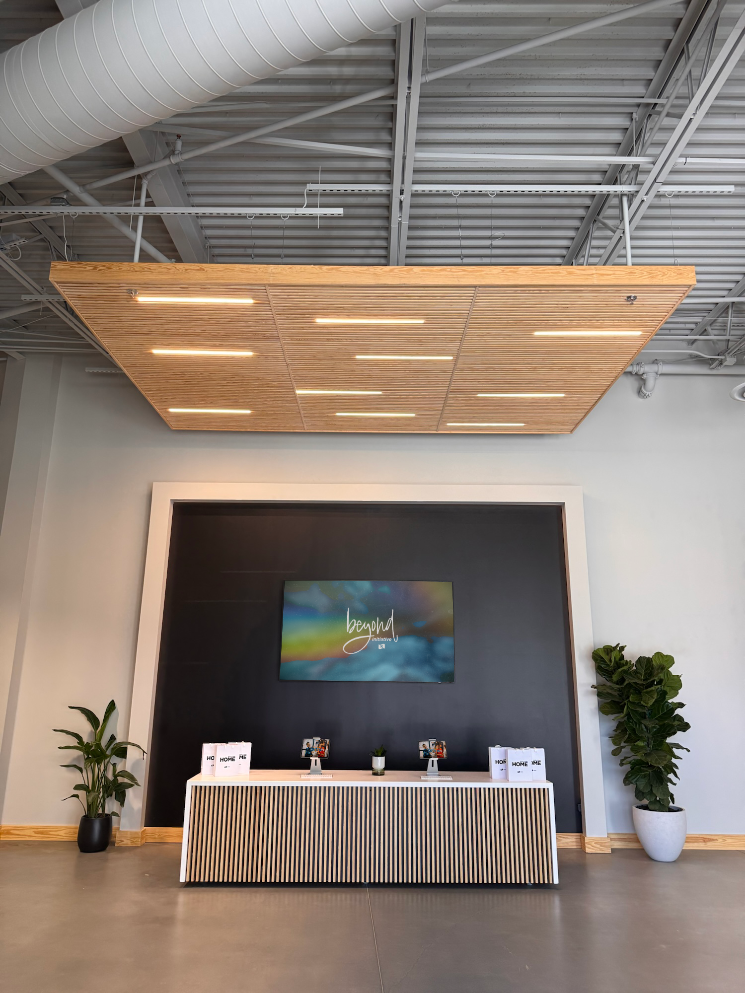 lobby_desk.png