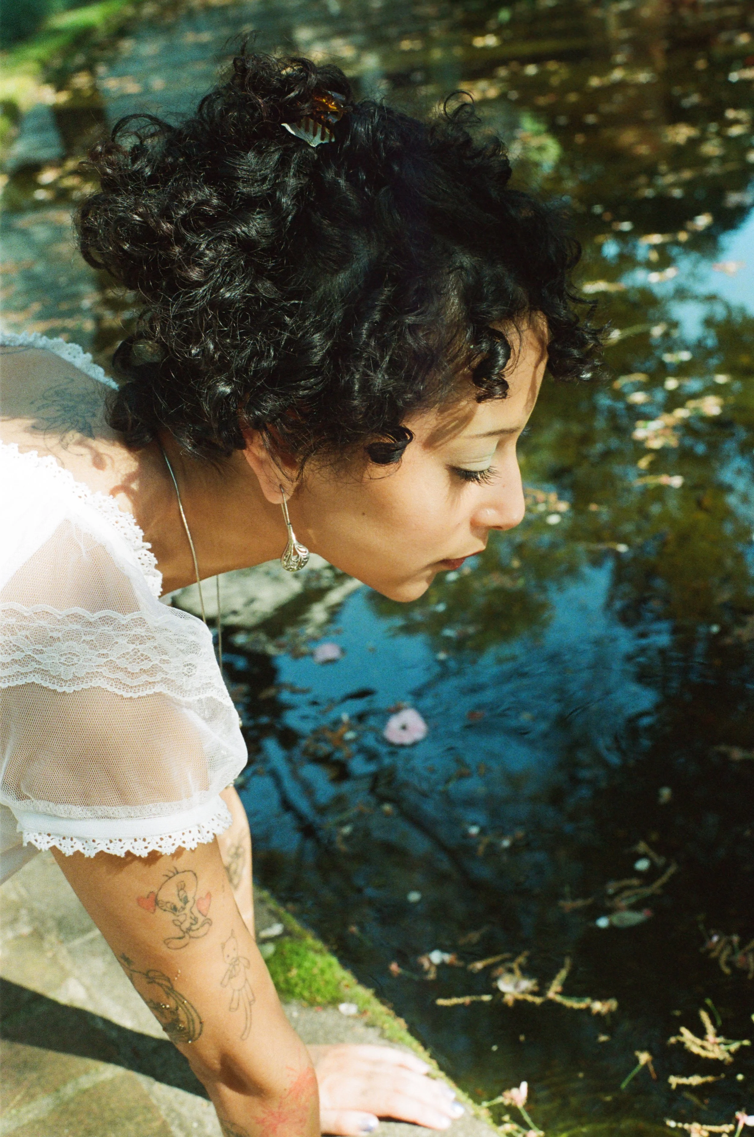 whimsical-film-session-wing-haven-gardens.JPG