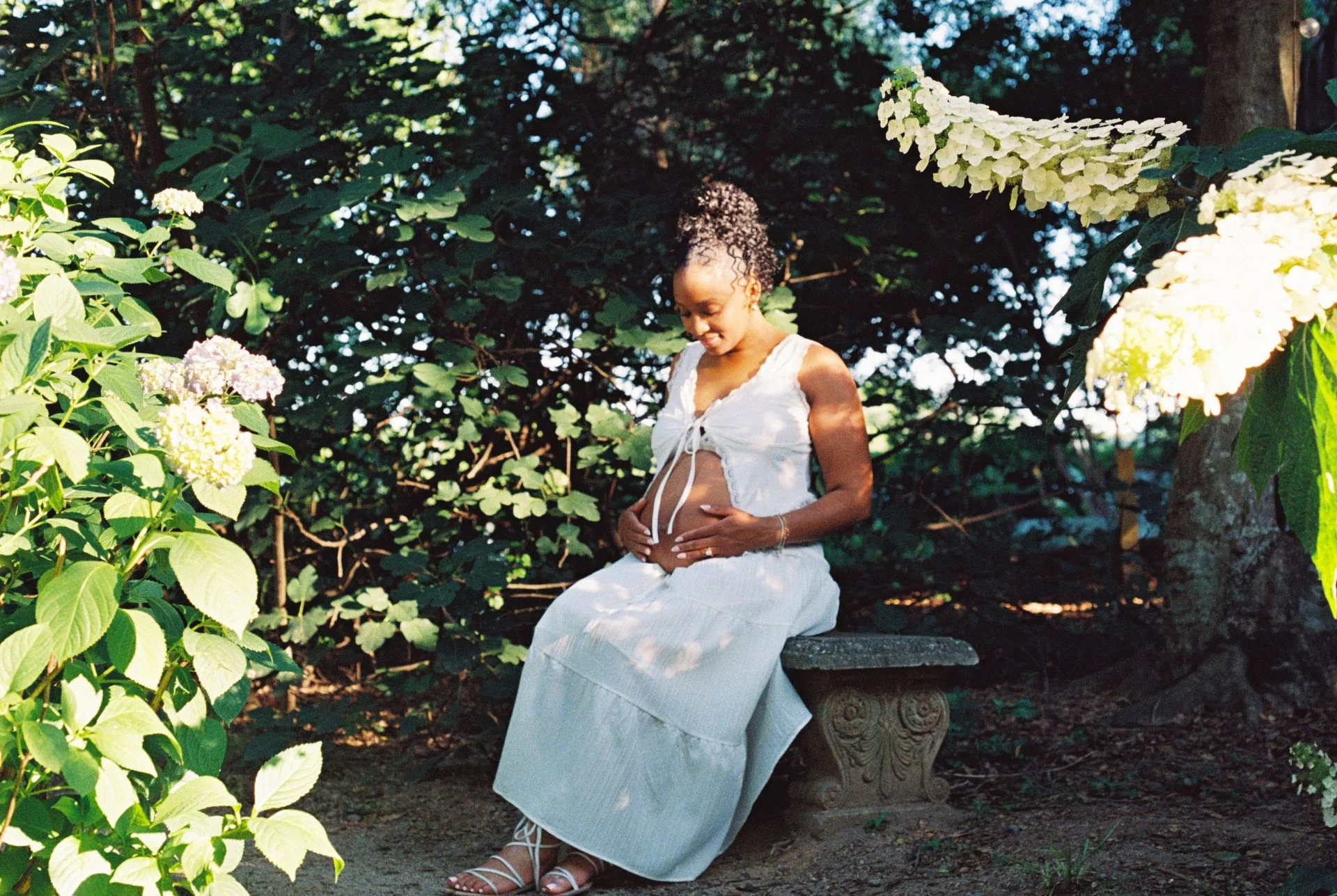 maternity-photoshoot-rosies-wine-garden.JPG