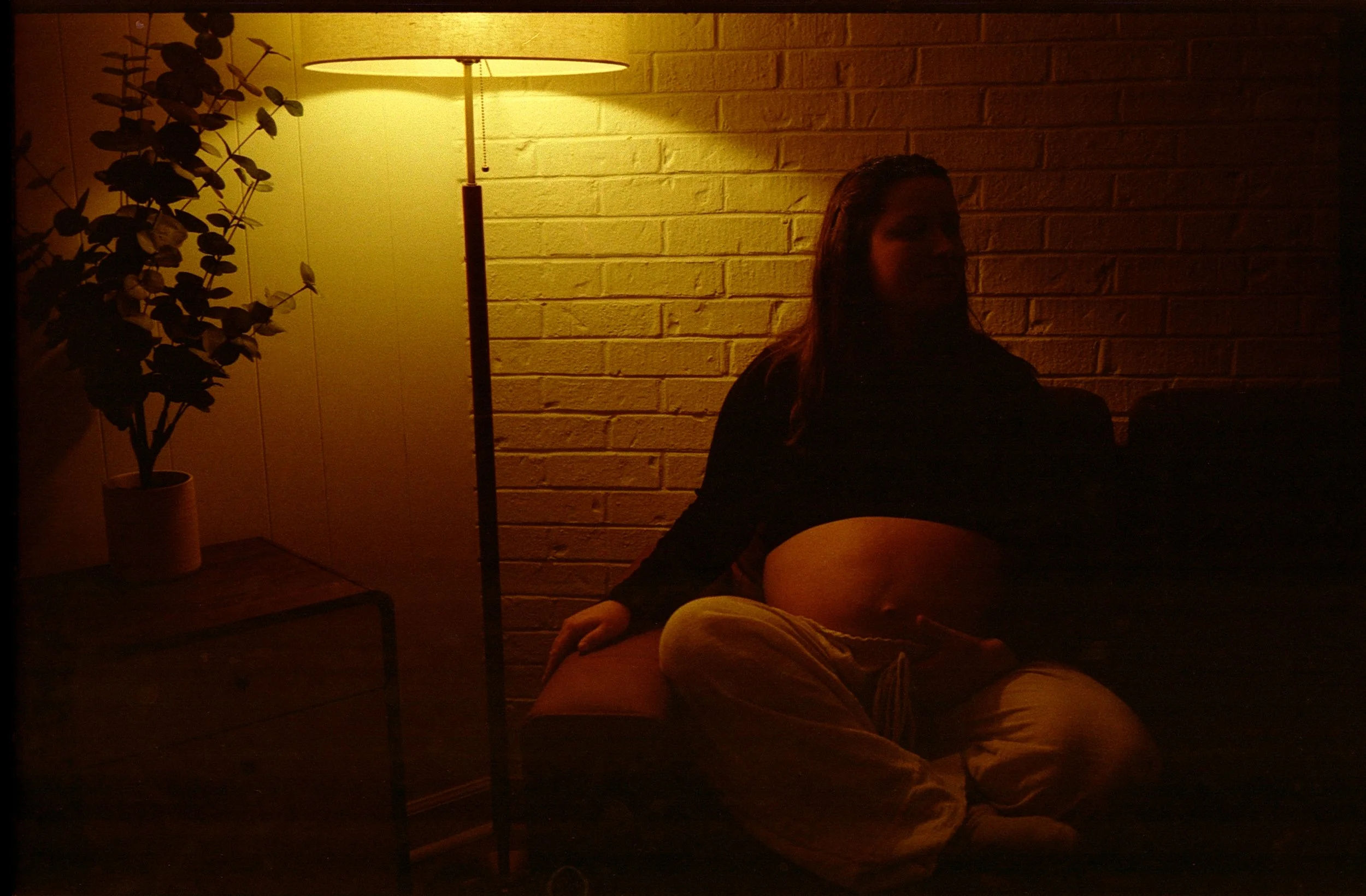 at-home-cozy-motherhood-session.JPG