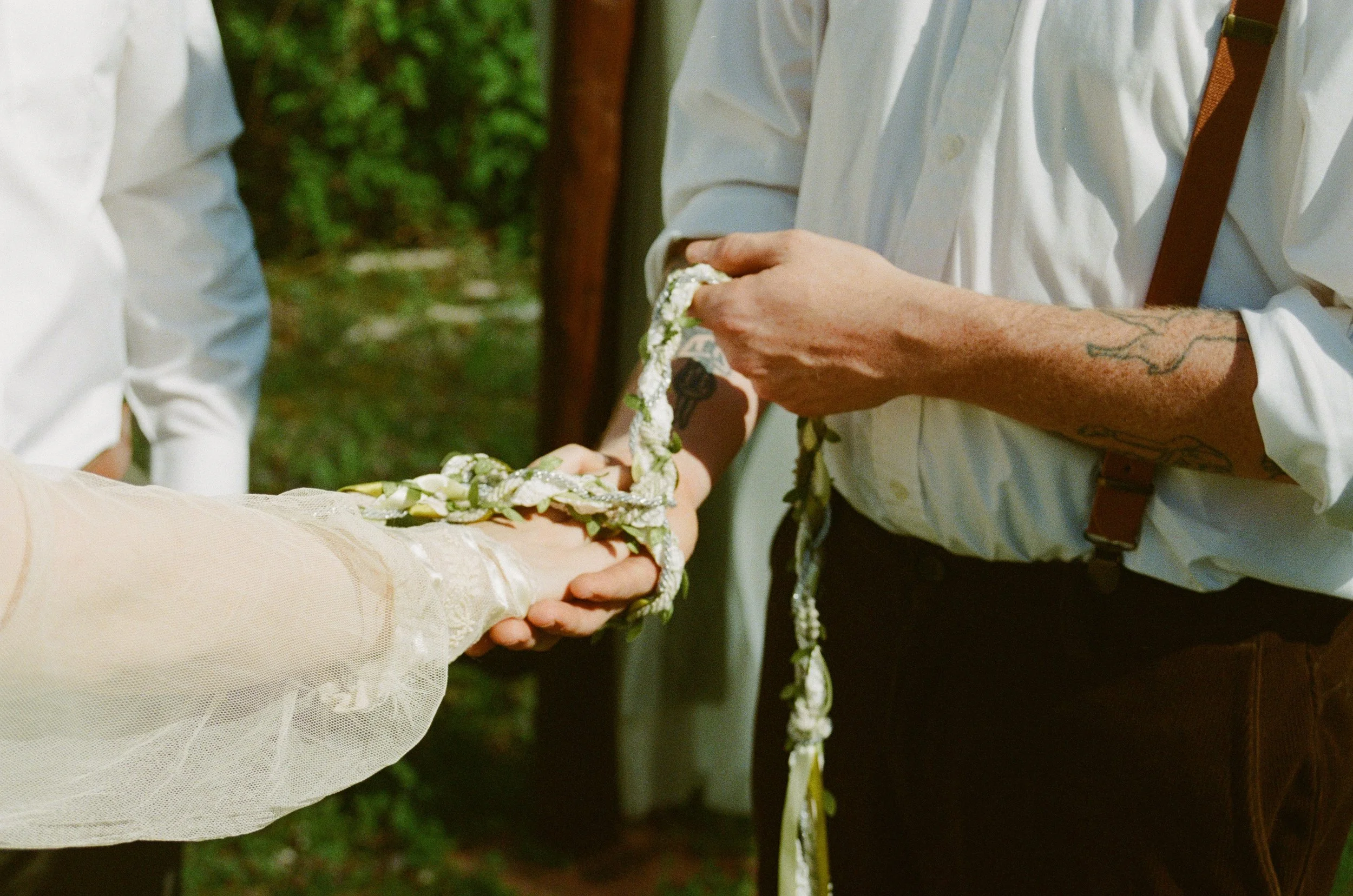 couple performing celtic ceremony knot during mountain summer wedding