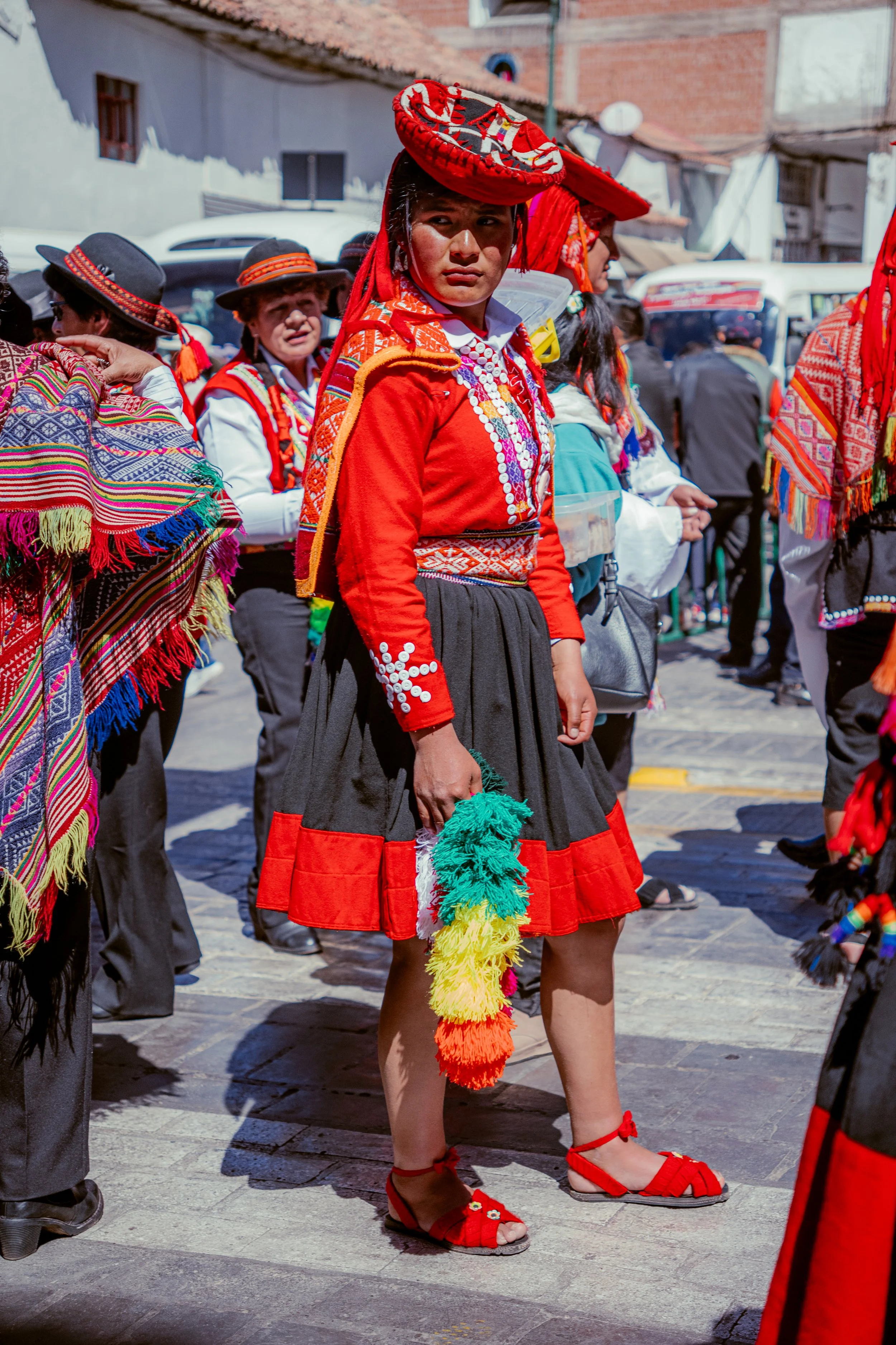 Mujer con Vestimenta Típica.jpg