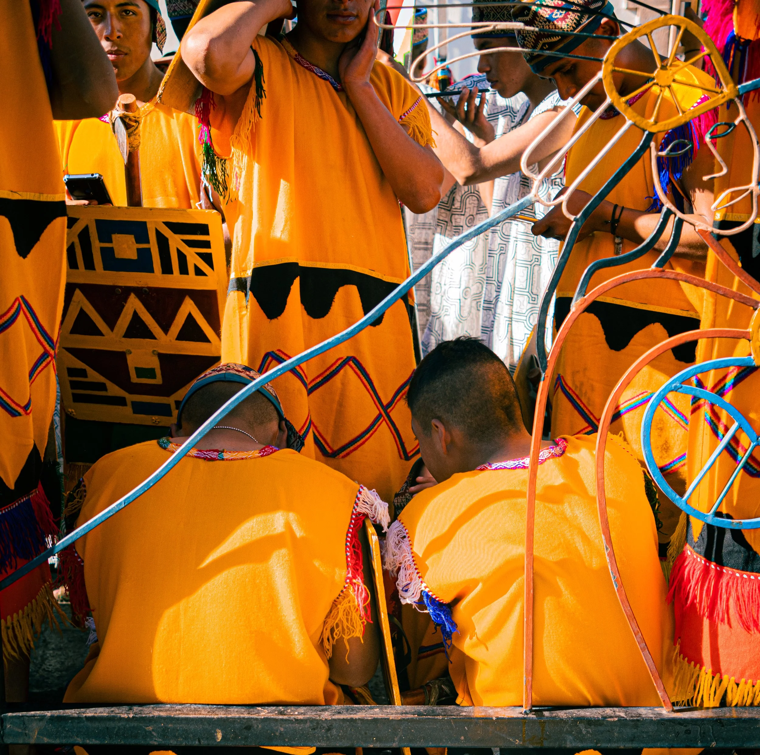 Hombres en Naranja 2.jpg