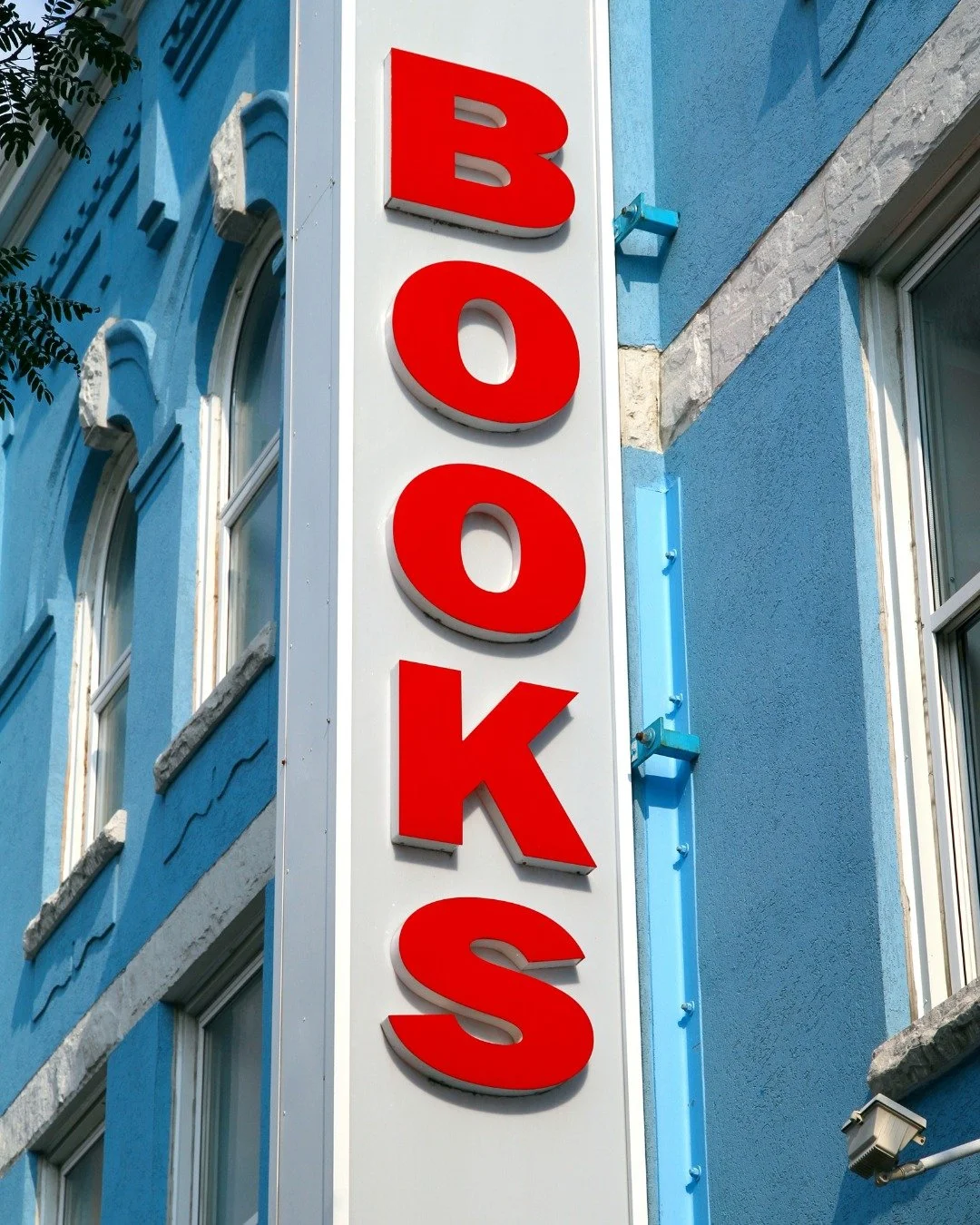 Wondering what to do this weekend?  Come check out our little bookstore at Tufts library!  We're having a really big pop-up sale, so now is the time to stock up on books for the up coming long weekend!

🗓 August 27 - 29 &amp; 31. And our hours are: 