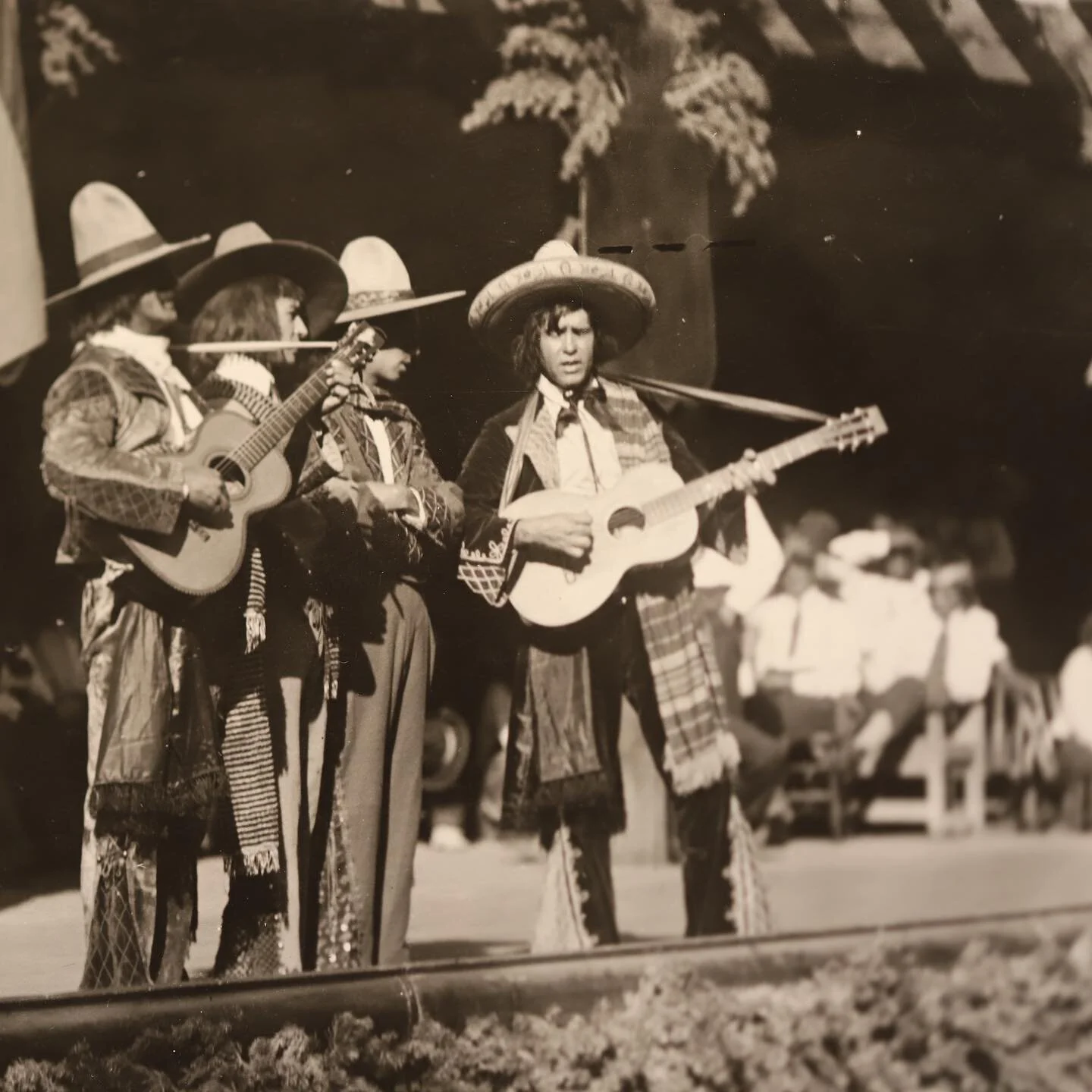 Fiesta 1920. 

Photo likely taken by Leonora Scott Curtin, courtesy of the Fenyes-Curtin-Paloheimo collection at the Acequia Madre House. 

#santafefiesta #1920s #newmexicotrue