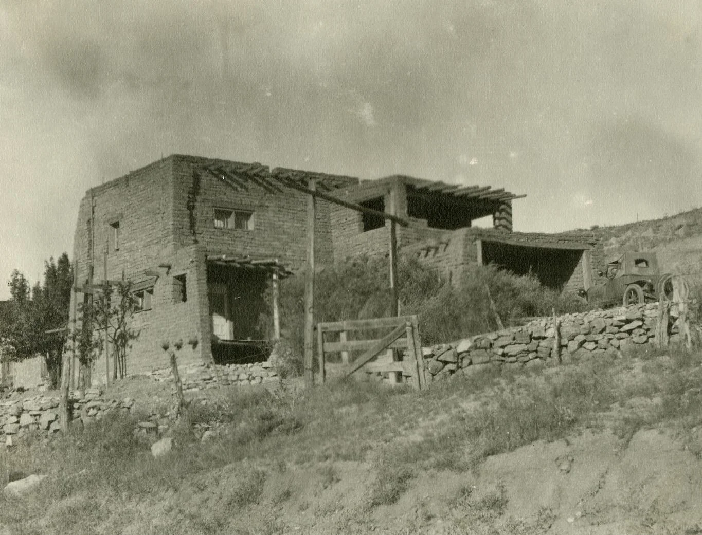 Let&rsquo;s take a tour through Sheldon Parson&rsquo;s house (in the late 1920s). 

Parsons was one of the big names of the early art colony, and he was also one of the first directors of the art museum.  He built his famous house on Cerro Gordo in 1