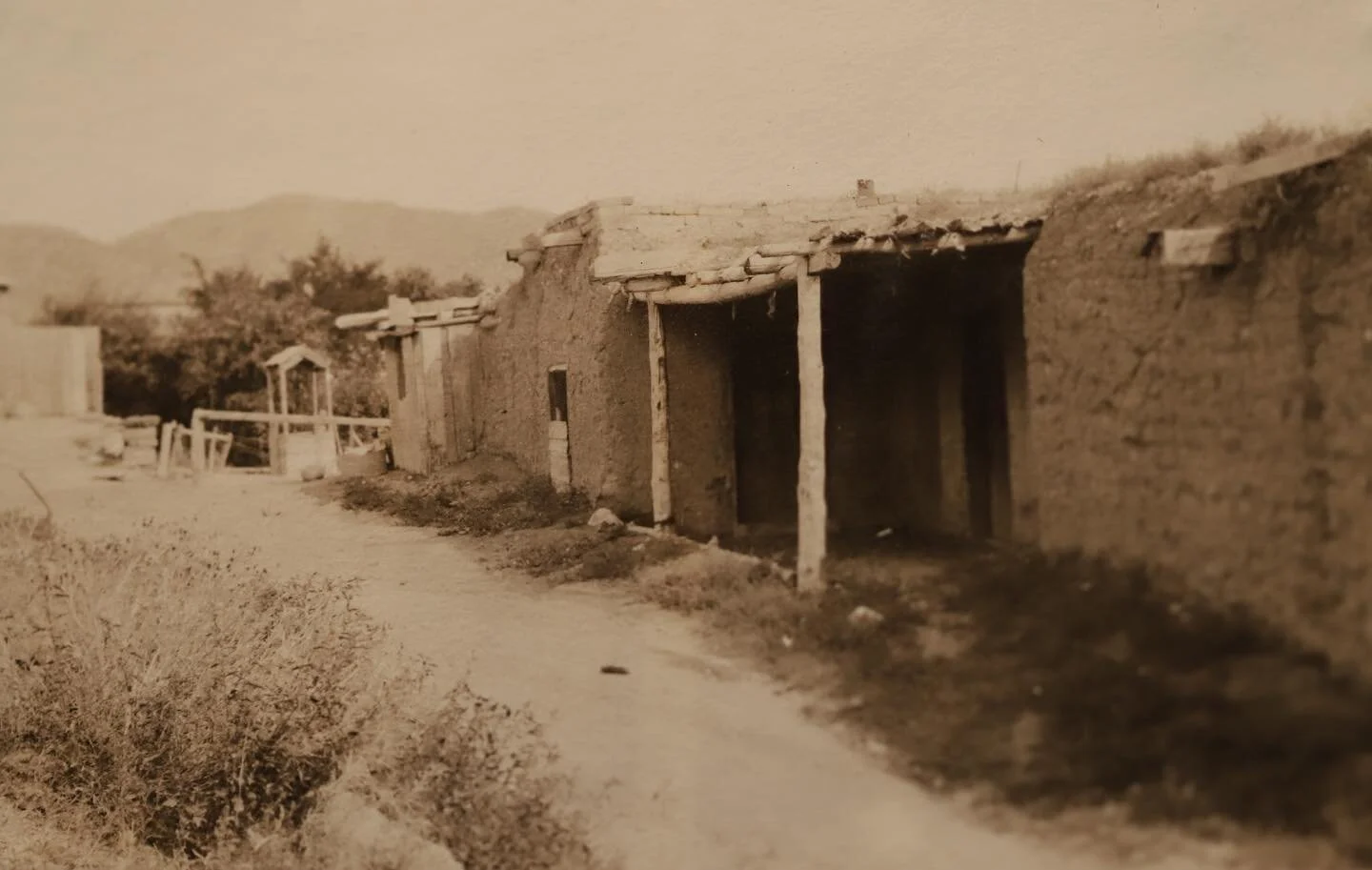 What it would look like to take a stroll around town in 1917? 

Photos likely by Eva Scott Fenyes and Sheldon Parsons.  Courtesy of the Fenyes-Curtin-Paloheimo collections at the Acequia Madre House. 

@wiscsantafe 
@sfgolondrinas 
@pasadenamuseumofh