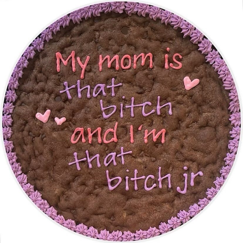 #MothersDay is THREE WEEKS FROM TODAY! Show your mom some love by sending her a giant cookie telling her how much you L🩷VE HER!!