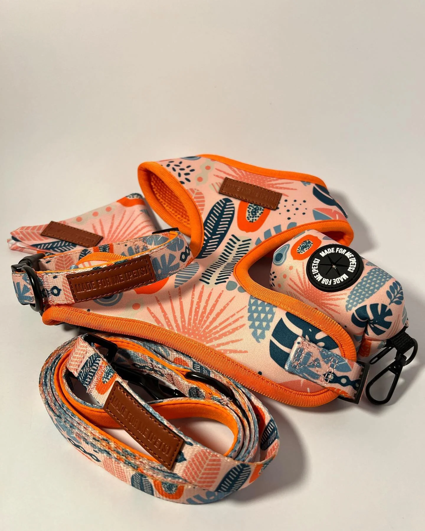 Our Tropicana collection is for those fun energetic pups who loves a day out in the sun 🌞 
.
#dogsofaustralia #dogsofinstagram #doggo #doglovers #dogaccessories #dogharness #dogcollar #dogleash