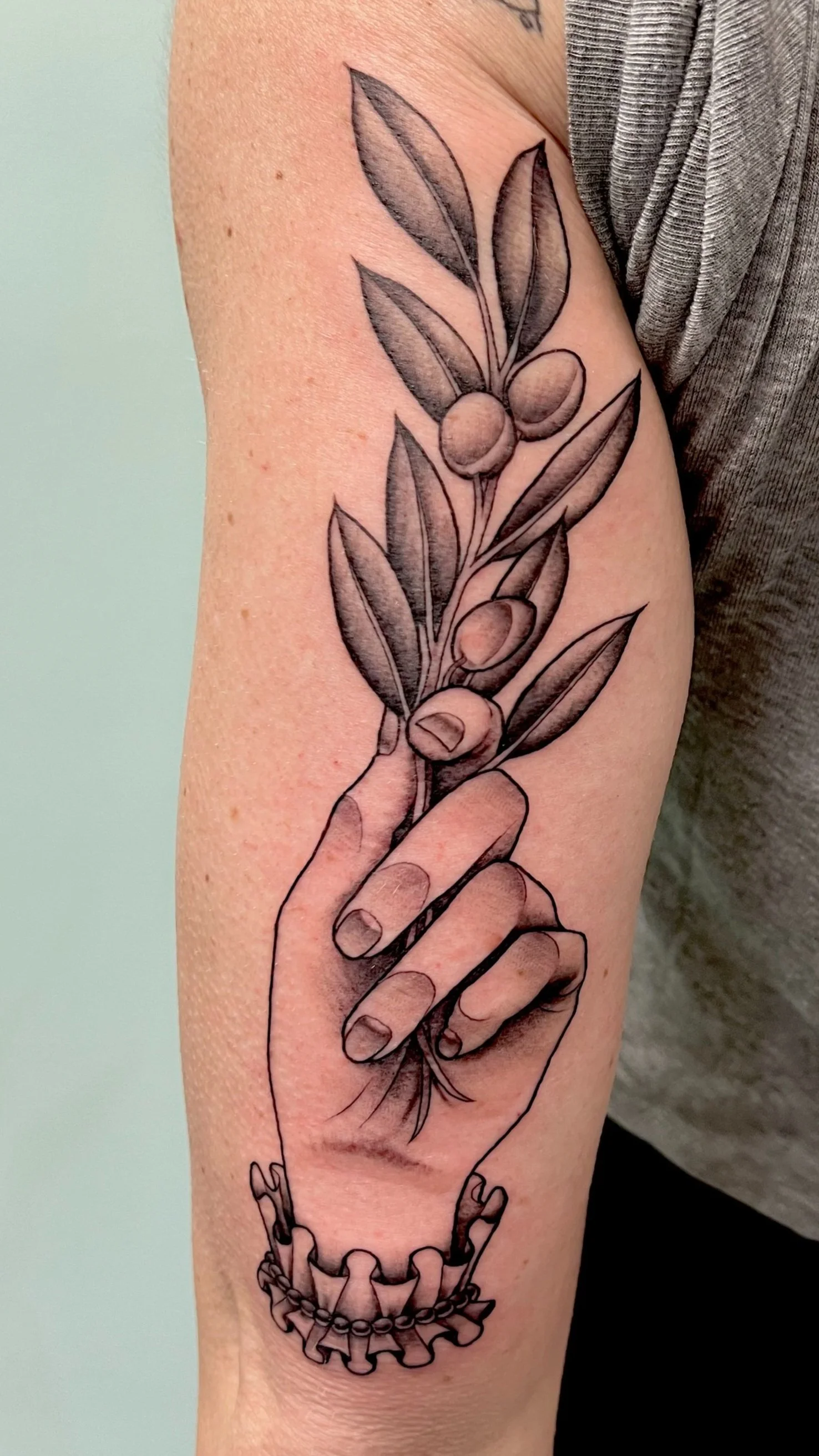 Custom/flash hand holding olives
