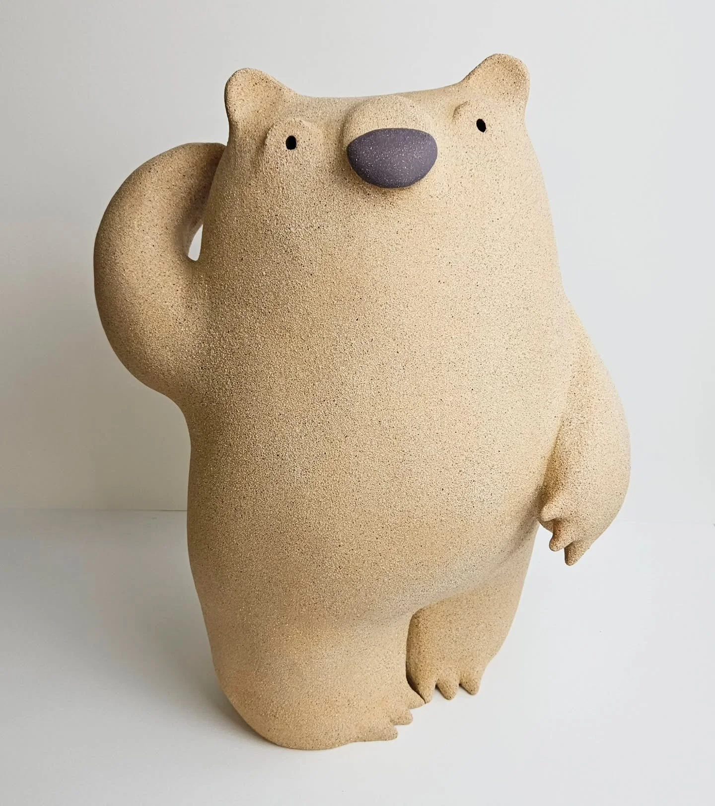 &quot;Parfois, &ccedil;a gratte dans sa t&ecirc;te&quot;

Une de mes derni&egrave;res pi&egrave;ces, r&eacute;alis&eacute;e juste avant le salon R&eacute;sonances.

Dans sa t&ecirc;te, il y a ses r&ecirc;ves, c'est flou, c'est un peu abstrait mais il