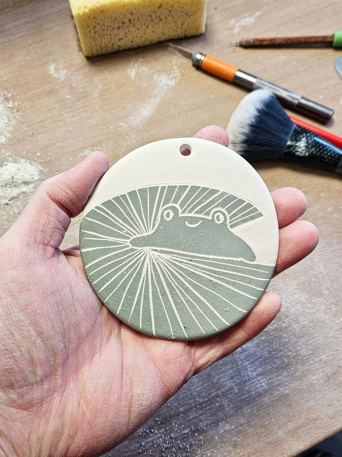 En ce moment, le moral est un peu compliqu&eacute; alors que je dois pr&eacute;parer plusieurs &eacute;v&eacute;nements en Mai. Apr&egrave;s un long week-end en famille, je reprends l'atelier et j'ai failli retourner &agrave; mon jardin, dont l'am&ea